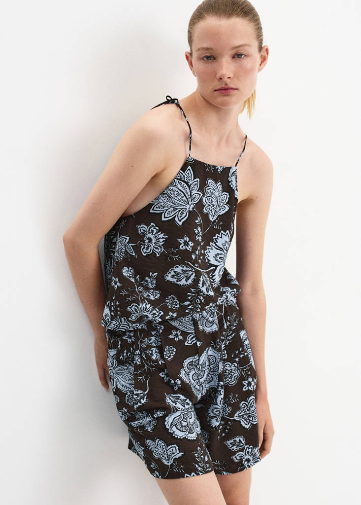Pleated floral print shorts — Brown
