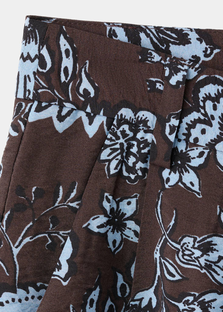 Pleated floral print shorts — Brown