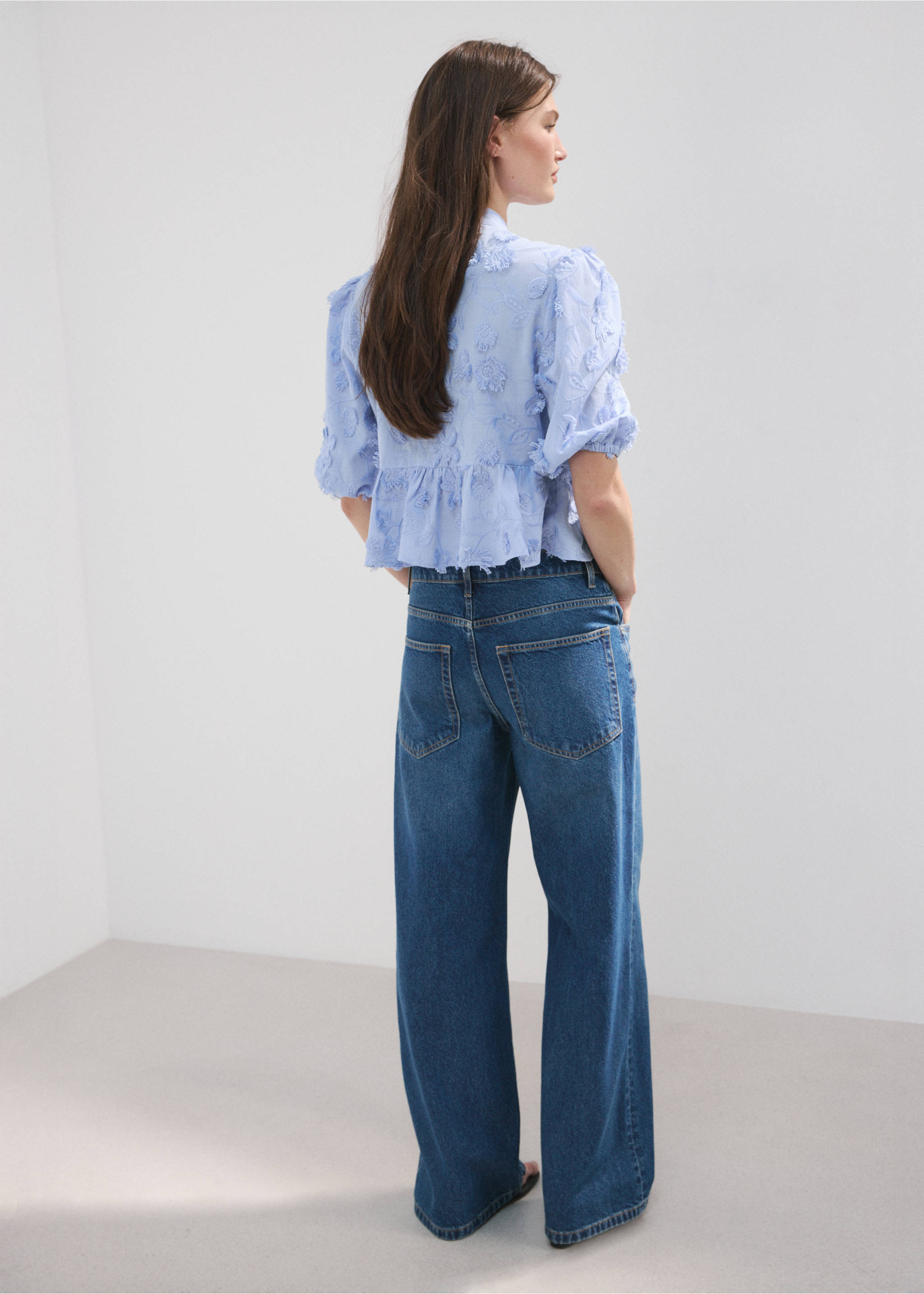 Blouse brodée manches bouffantes - Verso de l’article, Bleu ciel. Ref: 37092901-00.