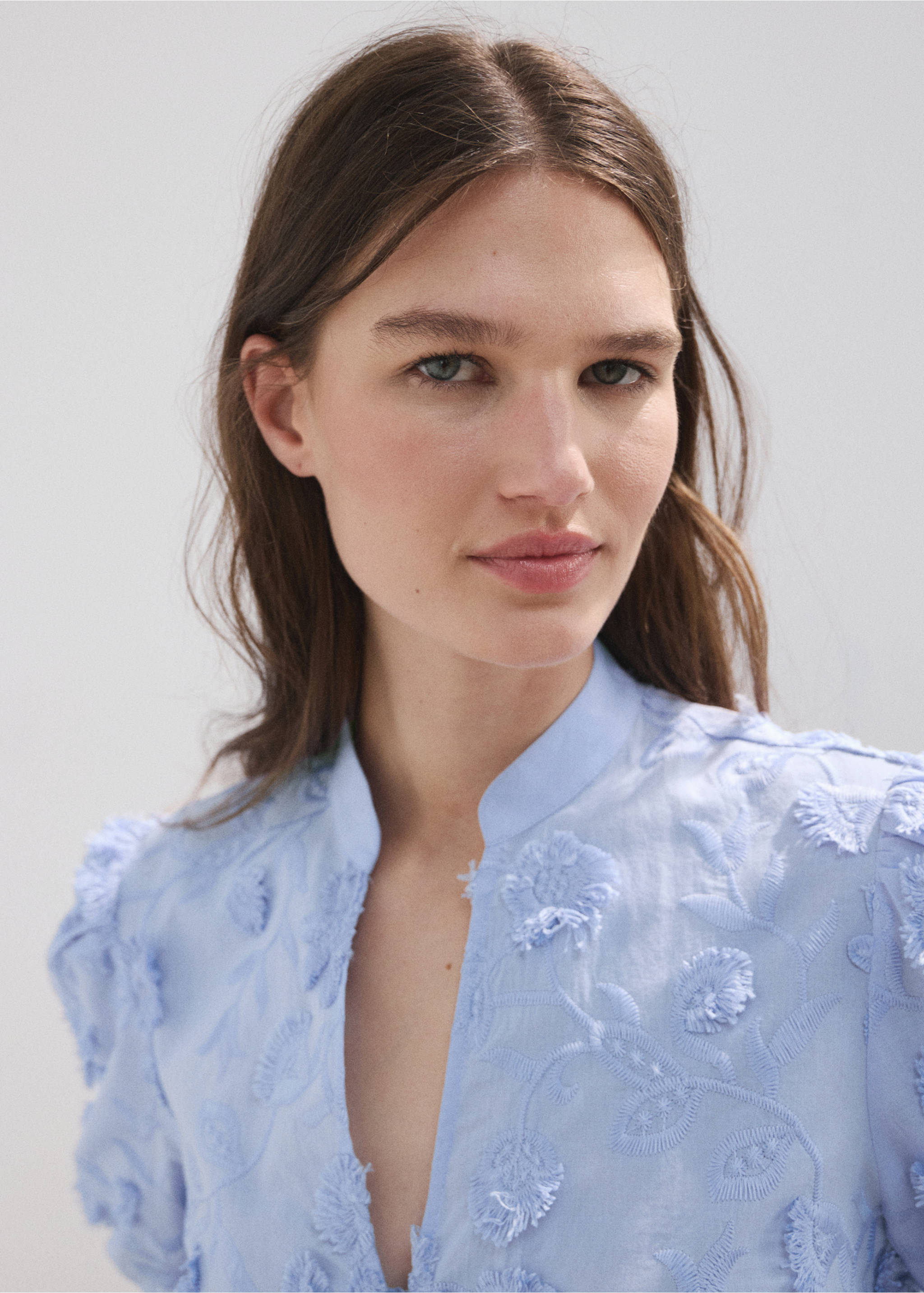 Blouse brodée manches bouffantes - Détail de l'article 1, Bleu ciel. Ref: 37092901-00.