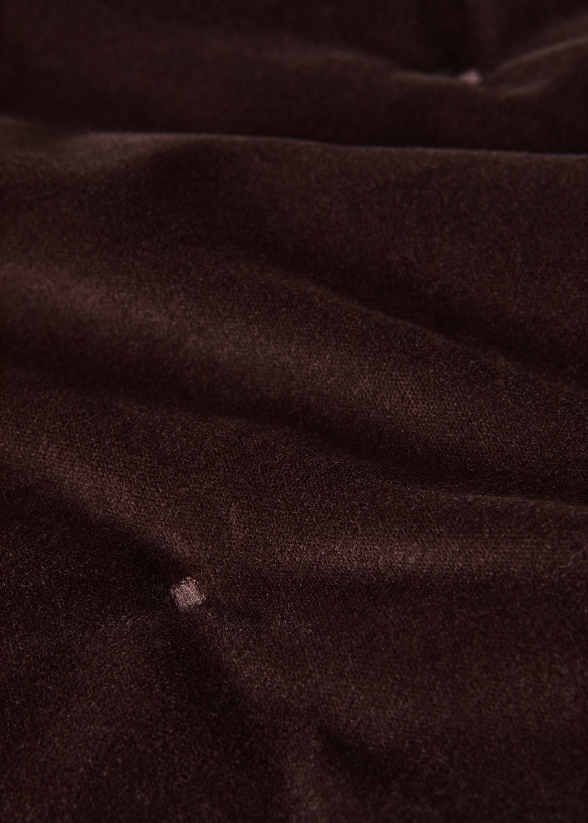 Velvet cotton garment-dye bedspread footboard - Details of the article 1, Dark Red. Ref: 37092907-00.