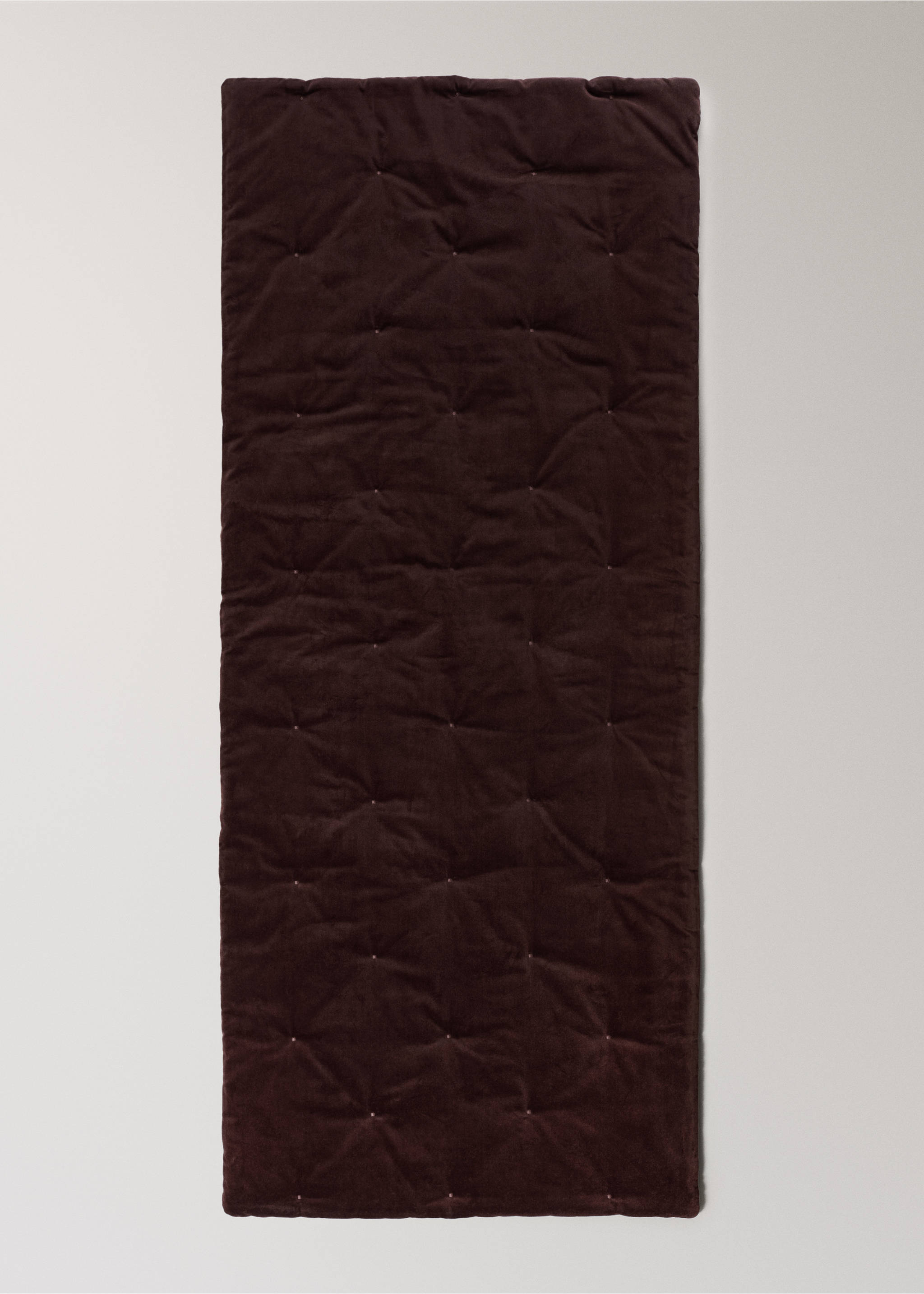 Velvet cotton garment-dye bedspread footboard - Details of the article 3, Dark Red. Ref: 37092907-00.