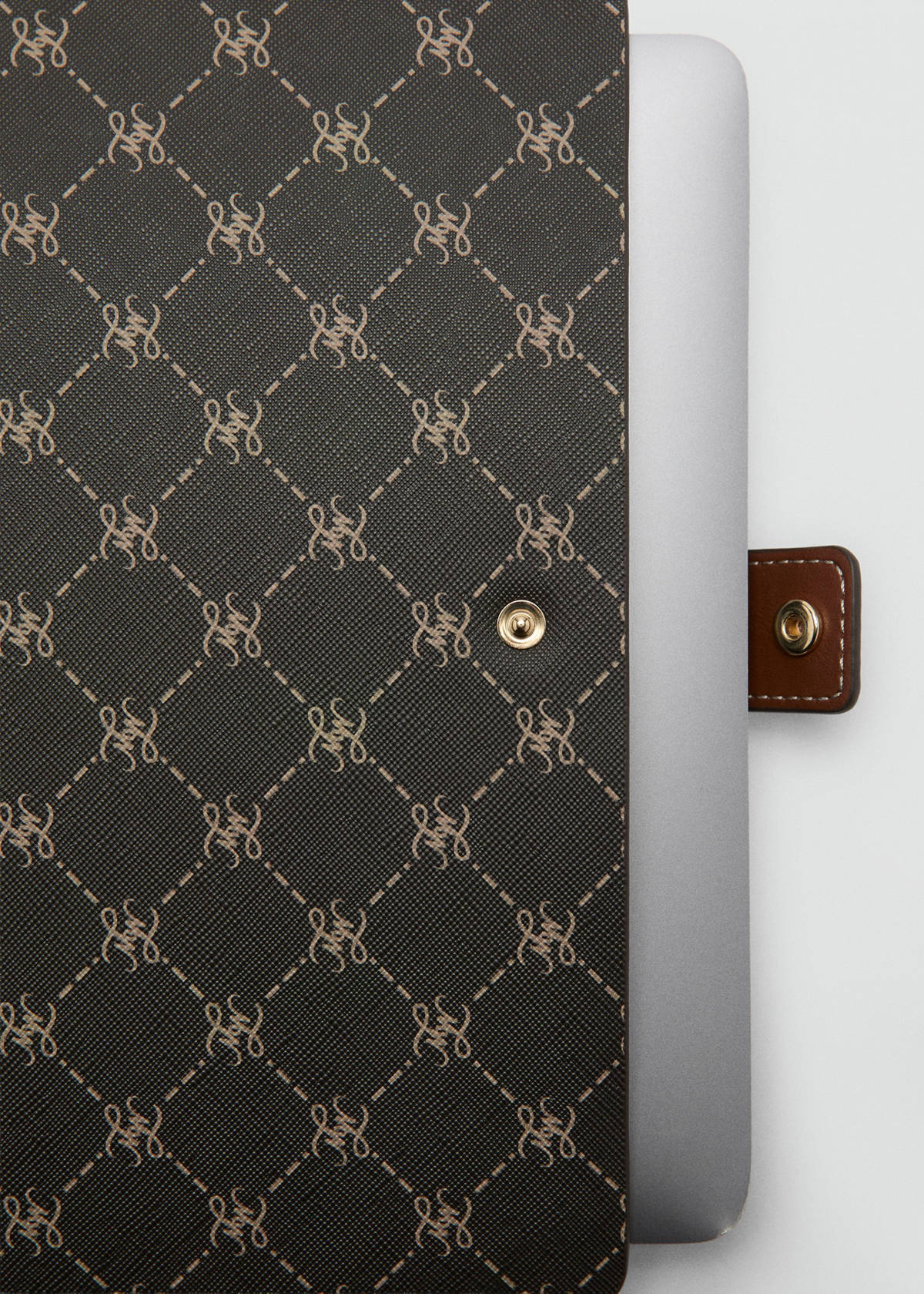 Laptop case with printed logo — Brown