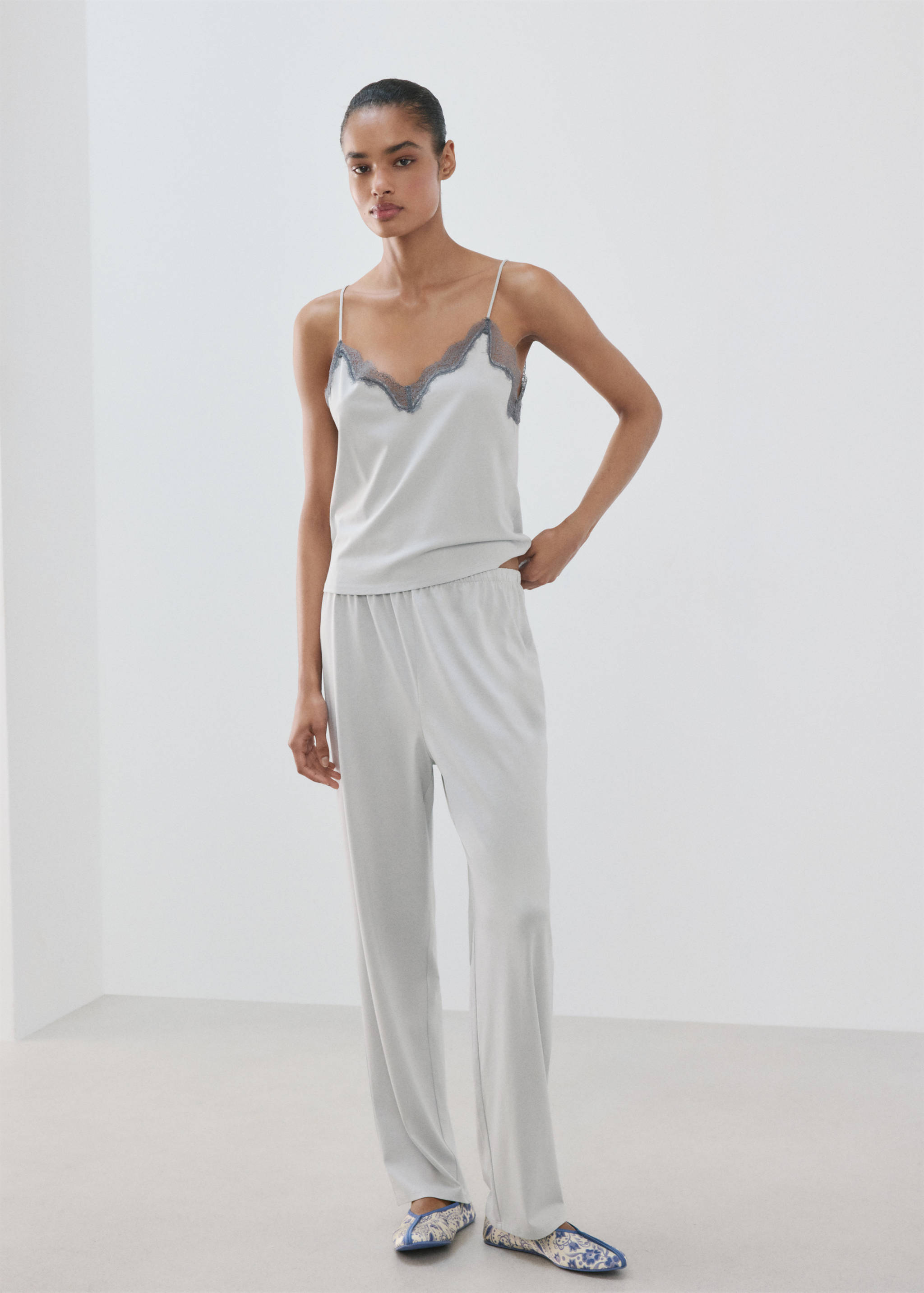 Pyjama top with straps - General plane