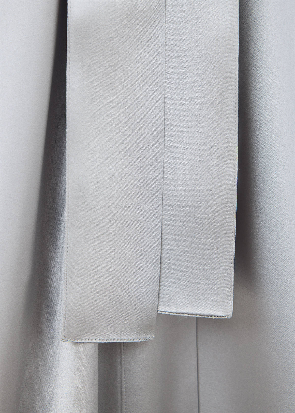 Additional silk robe — Silver