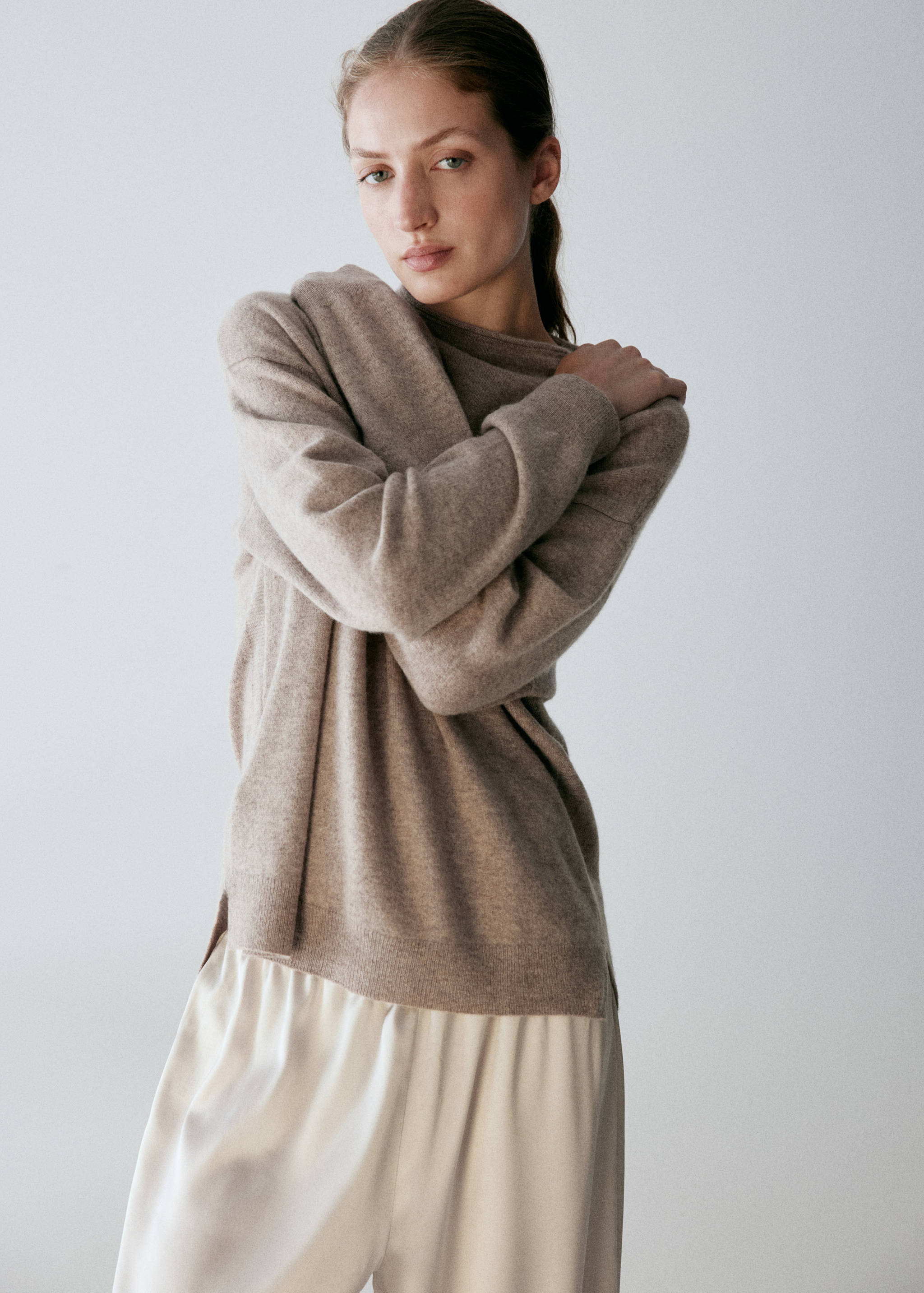 100% cashmere sweater with perkins neck - Medium plane