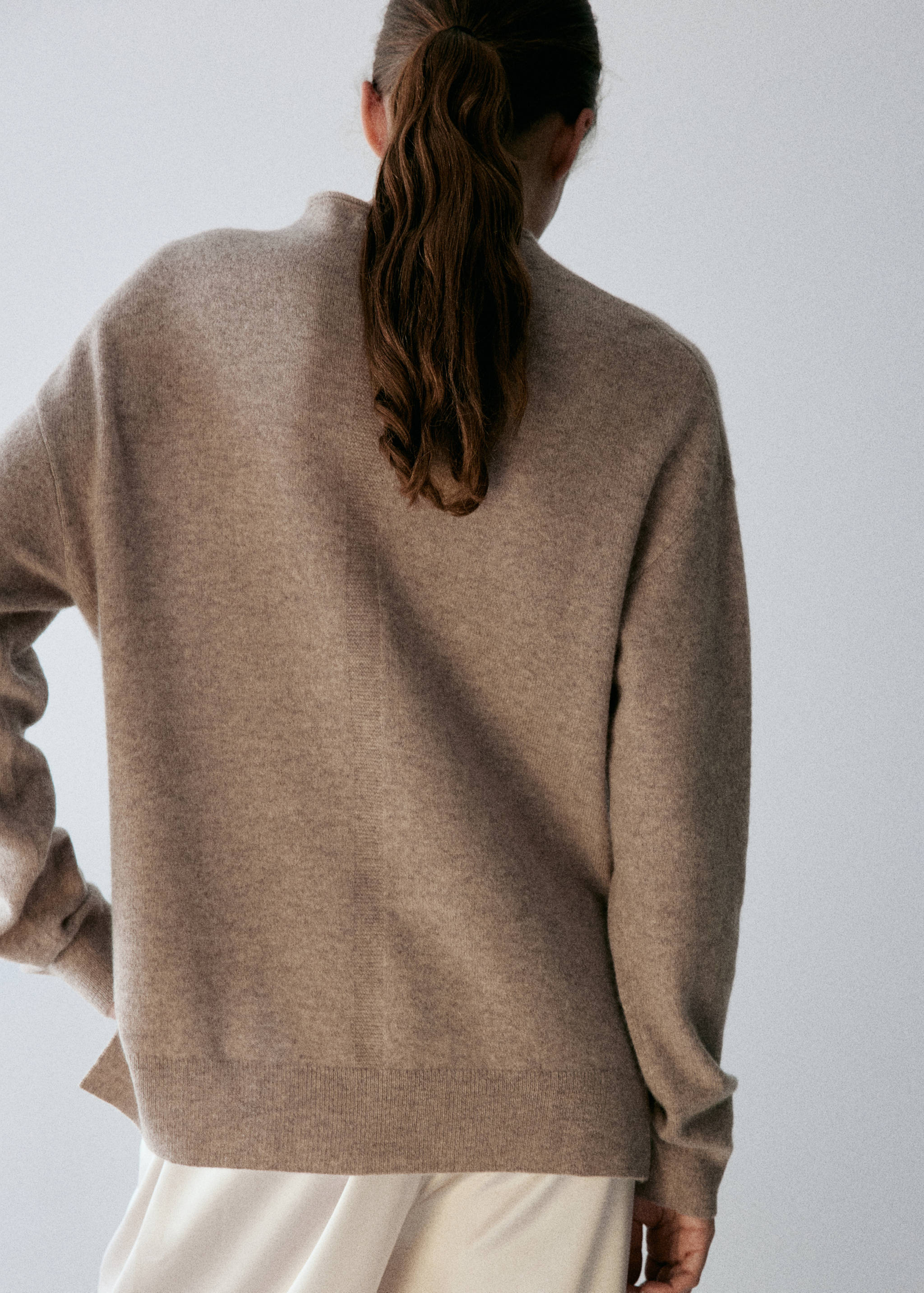 100% cashmere sweater with perkins neck - Reverse of the article