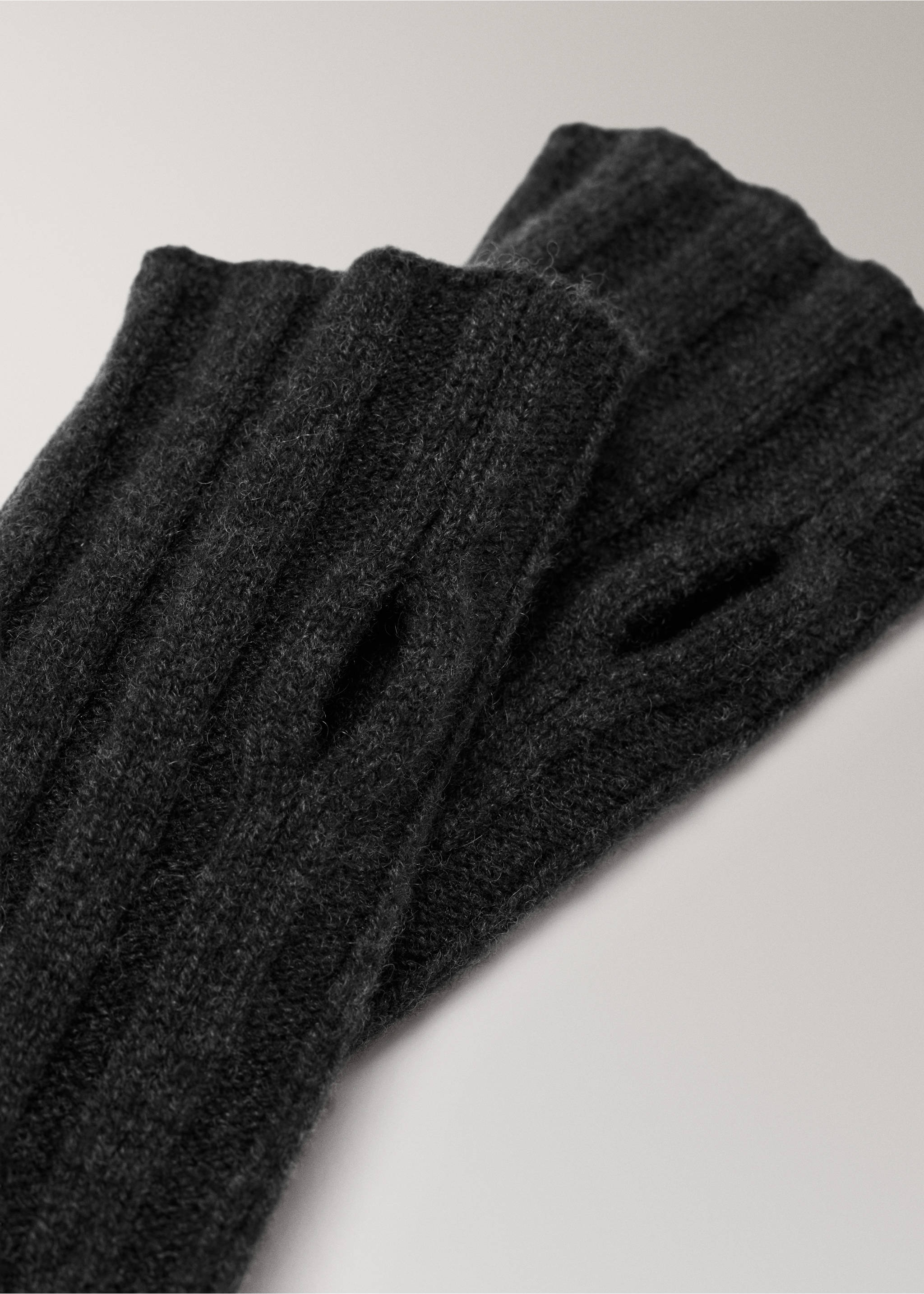 Ribbed mittens, 100% cashmere - Details of the article 8, Charcoal. Ref: 37092918-00.
