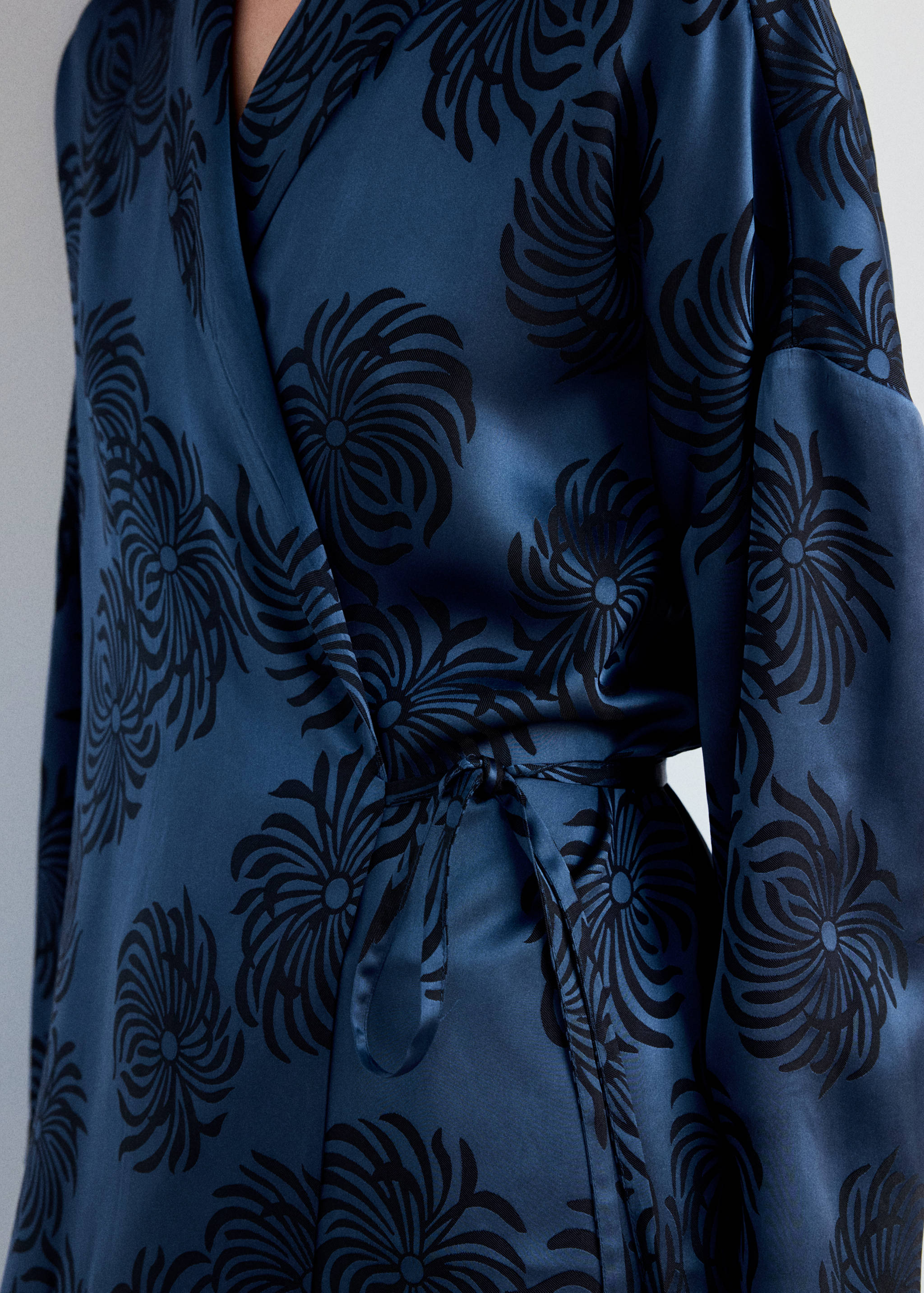 Jacquard satin robe - Details of the article 3