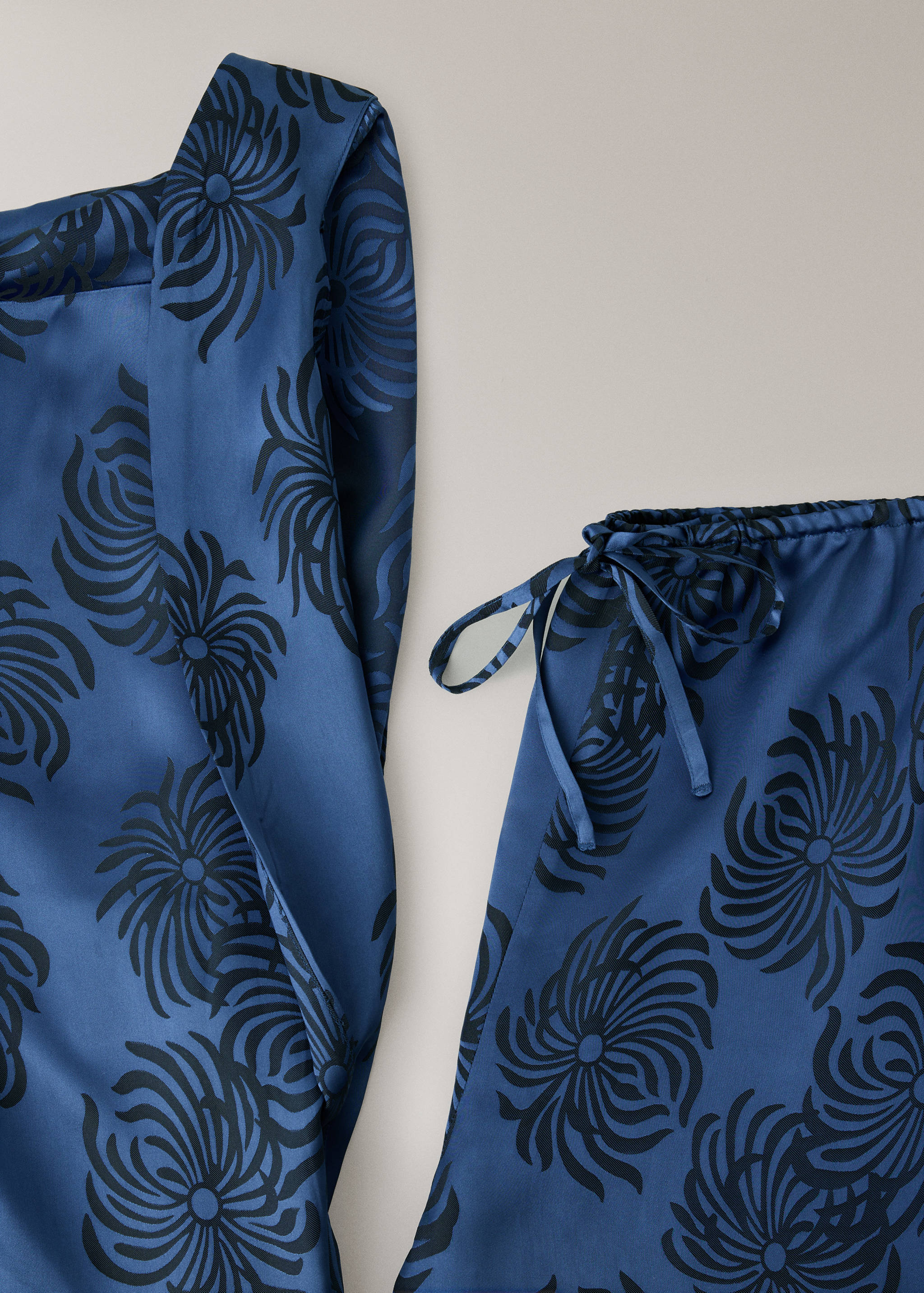 Jacquard satin robe - Details of the article 0