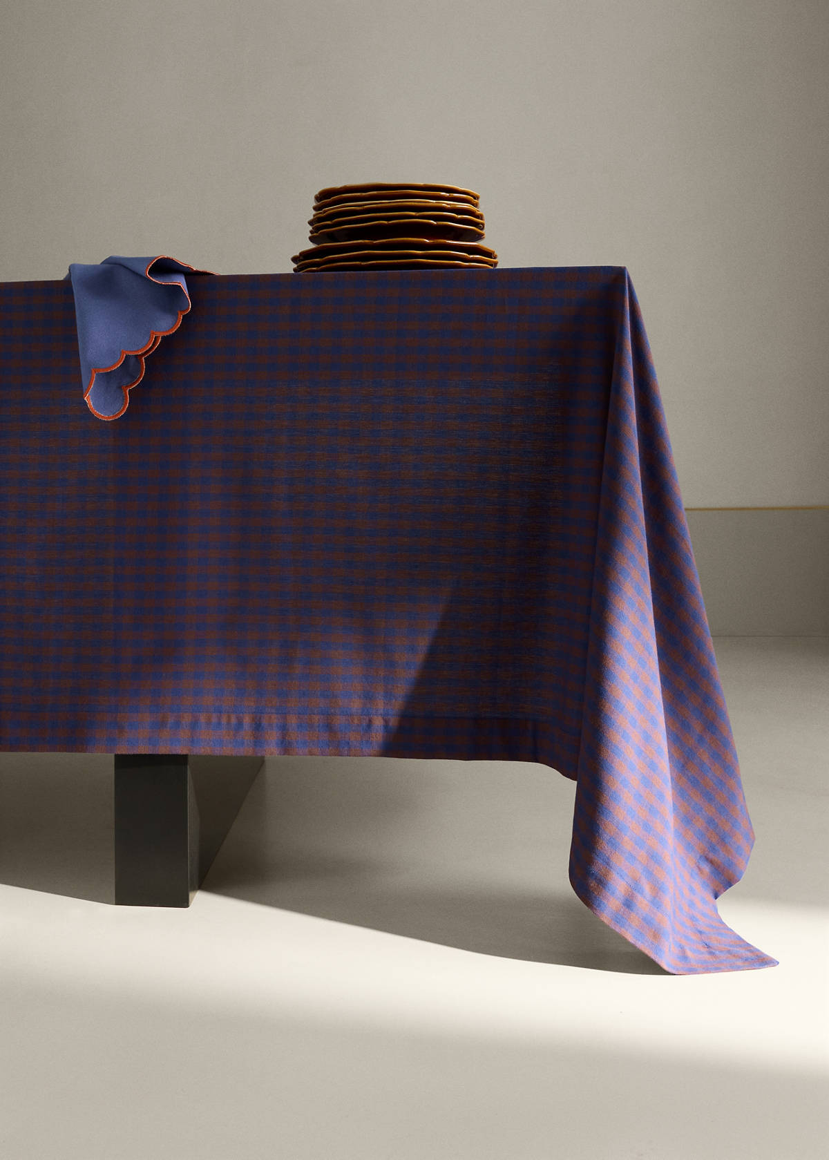 Two-tone checked cotton tablecloth for 2 to 4 people — Indigo Blue