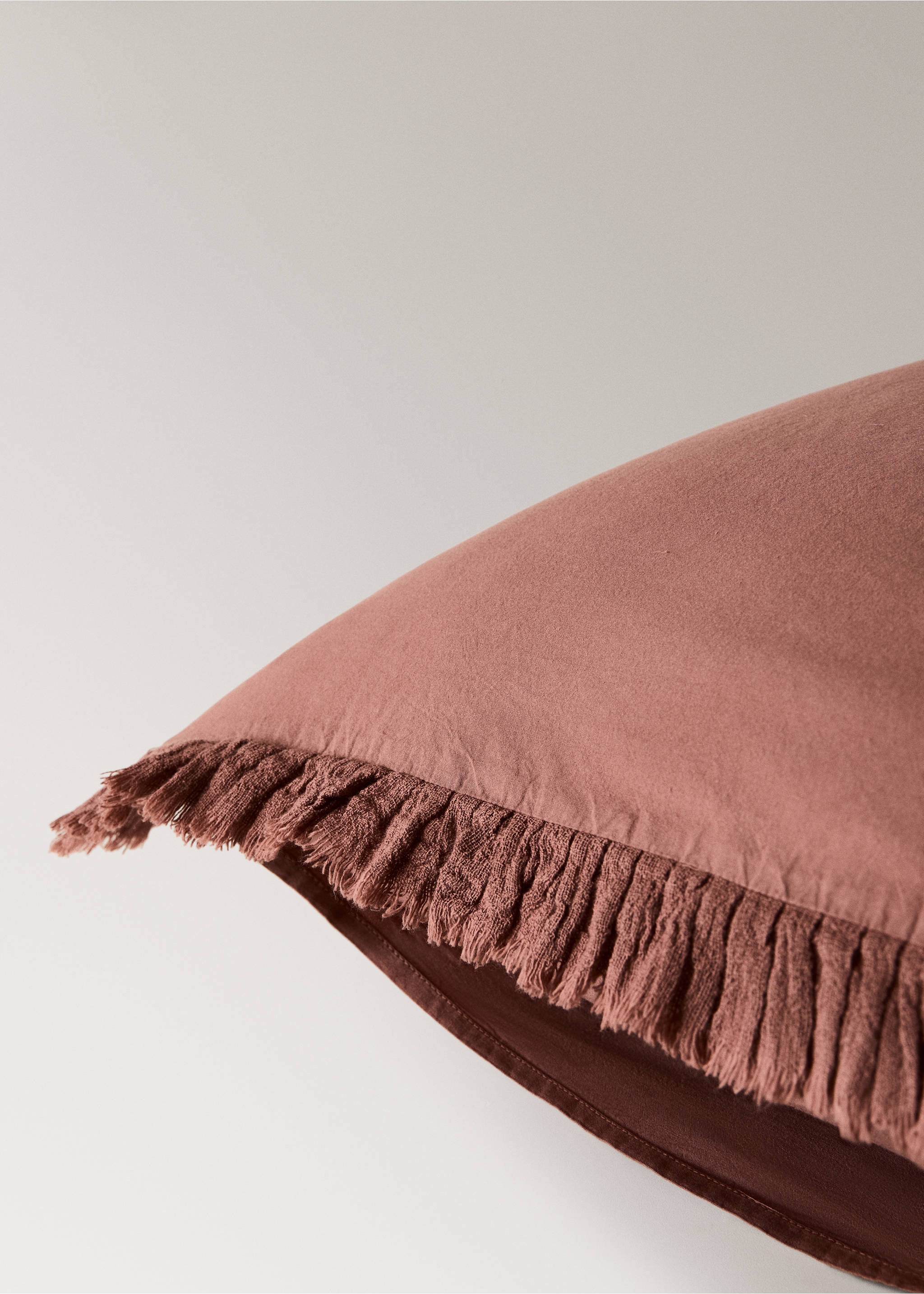 Deux taies d’oreiller en coton lavé avec volant en mousseline effilochée 50×75 cm - Détail de l'article 1, Rose géranium. Ref: 37092925-00.