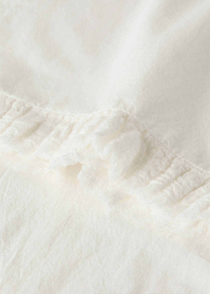 Washed cotton pillowcase with frayed gauze ruffle 45x110 cm — Ecru