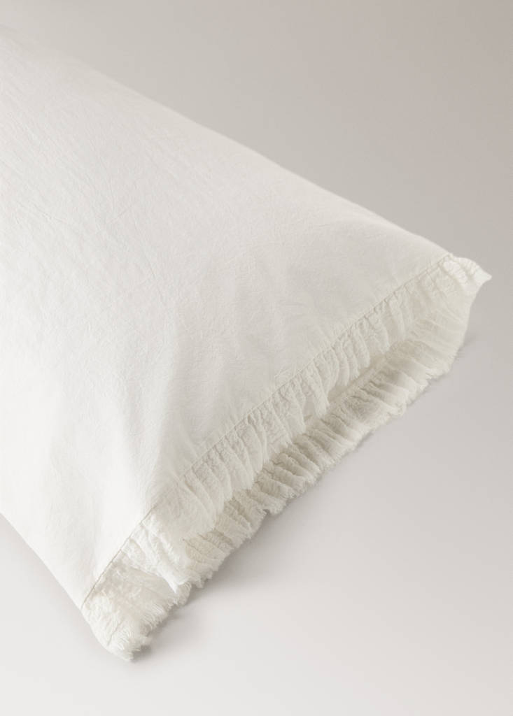 Washed cotton pillowcase with frayed gauze ruffle 45x110 cm — Ecru