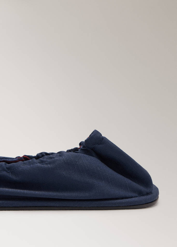 Ruched toe slipper with printed interior — Blue