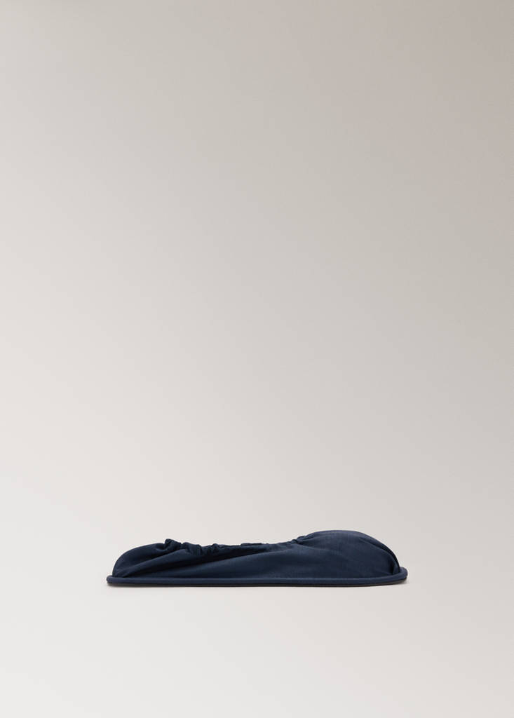 Ruched toe slipper with printed interior — Blue