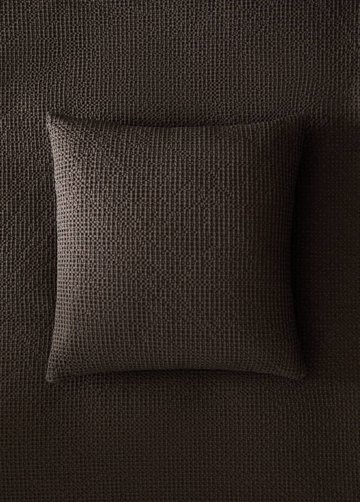 Garment-dyed cotton bed cushion cover 50x50 cm — Brown