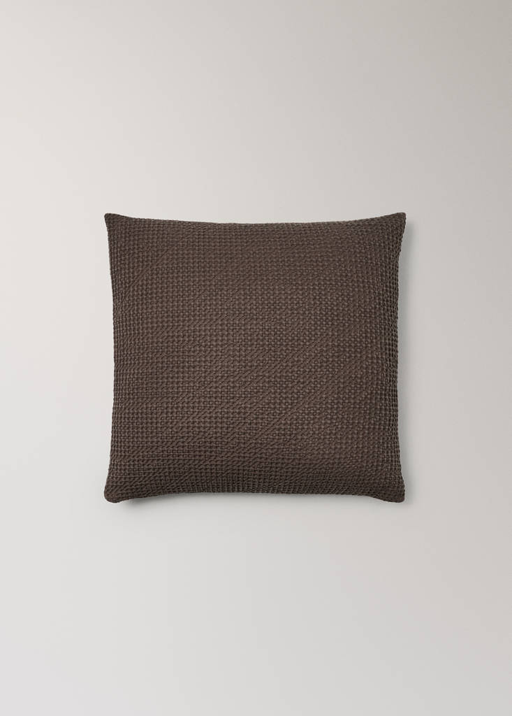 Garment-dyed cotton bed cushion cover 50x50 cm — Brown
