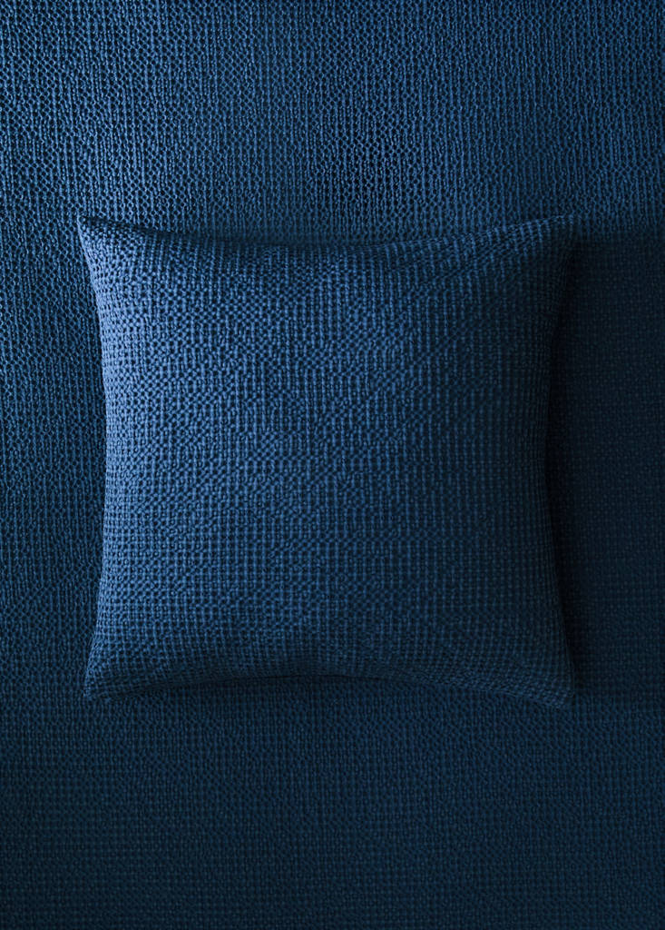 Garment-dyed cotton bed cushion cover 50x50 cm — Indigo Blue