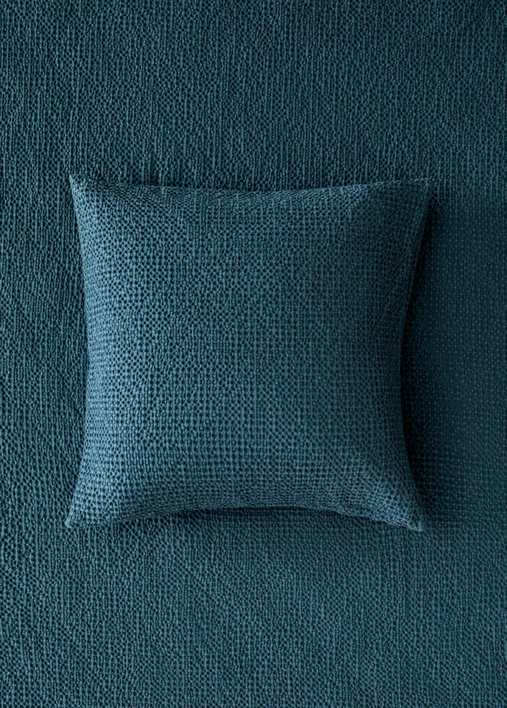 Garment-dyed cotton bed cushion cover 50x50 cm — Petrol Blue