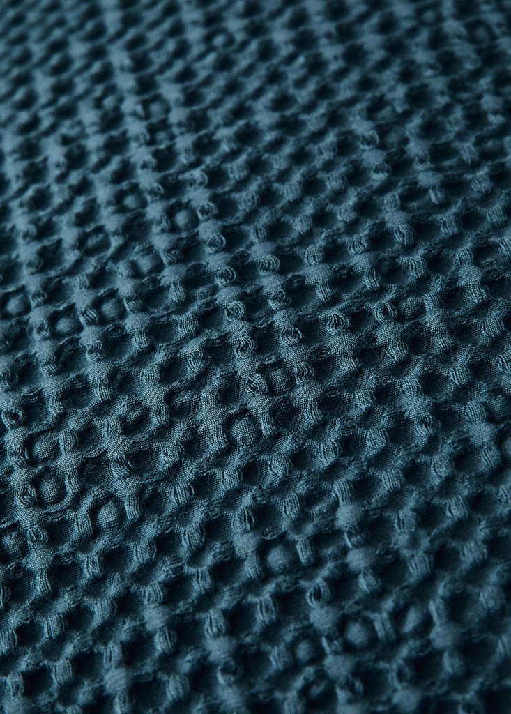Garment-dyed cotton bed cushion cover 50x50 cm — Petrol Blue