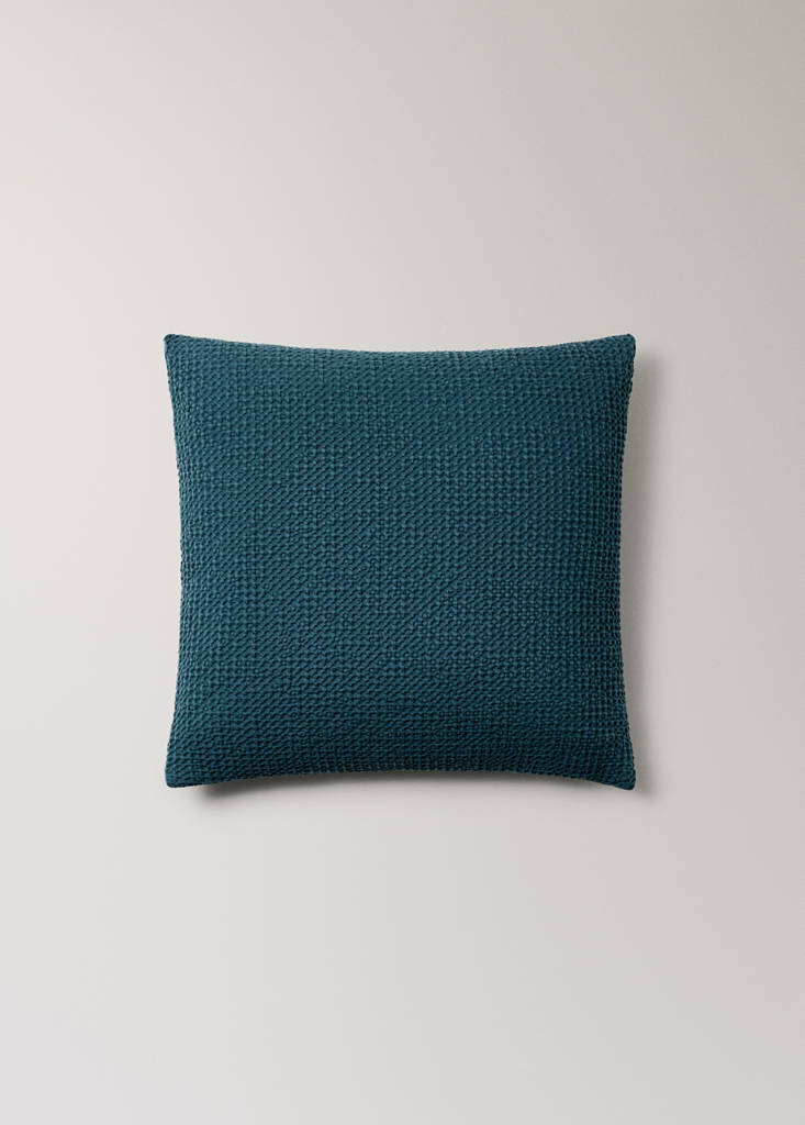 Garment-dyed cotton bed cushion cover 50x50 cm — Petrol Blue