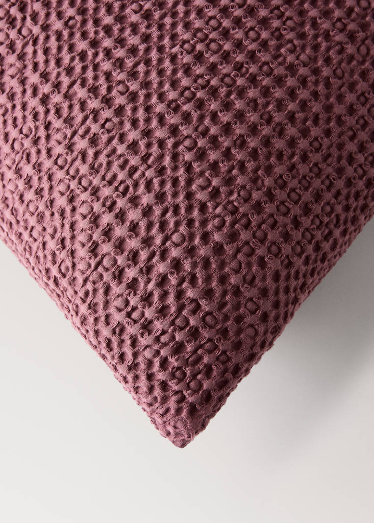 Garment-dyed cotton bed cushion cover 50x50 cm — Cherry