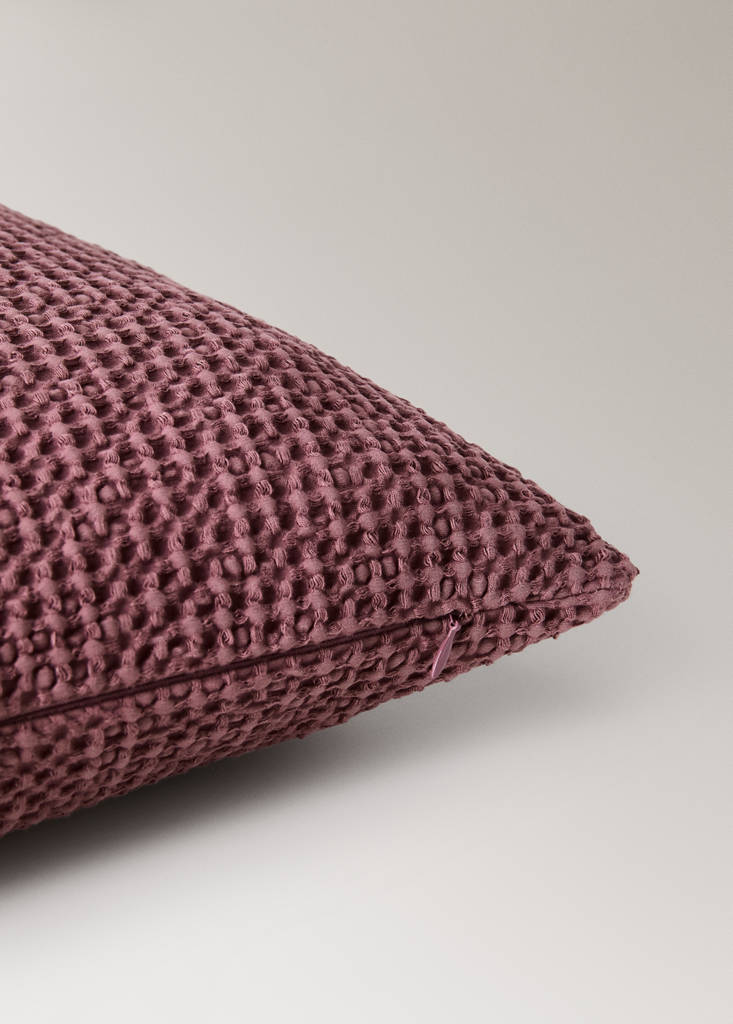 Garment-dyed cotton bed cushion cover 50x50 cm — Cherry