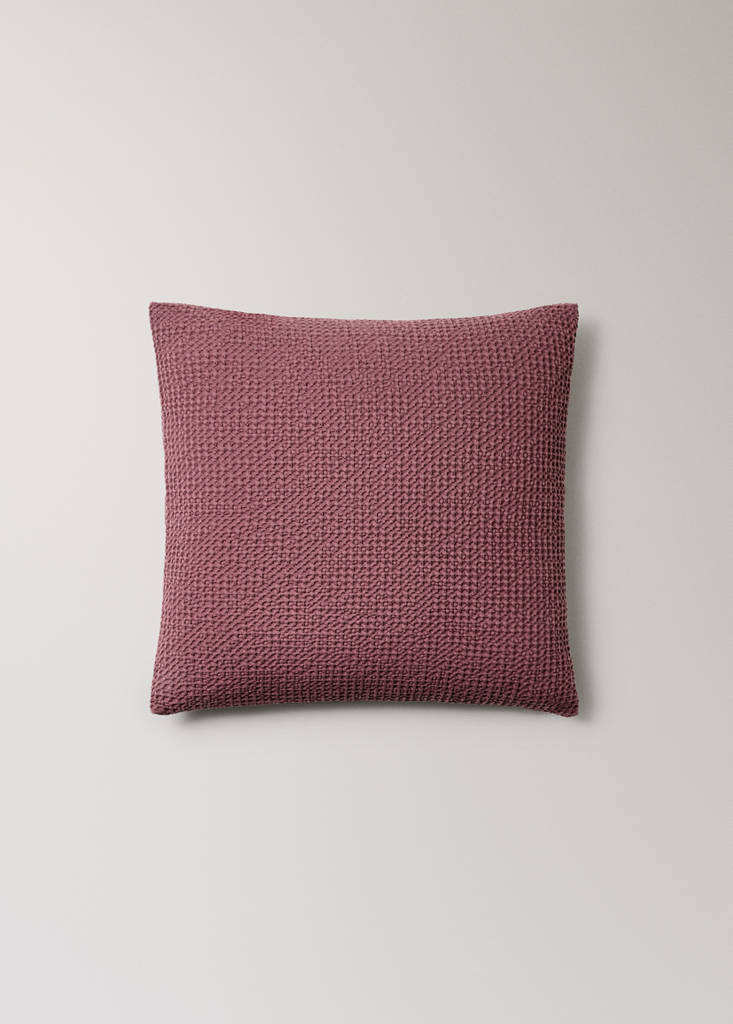 Garment-dyed cotton bed cushion cover 50x50 cm — Cherry