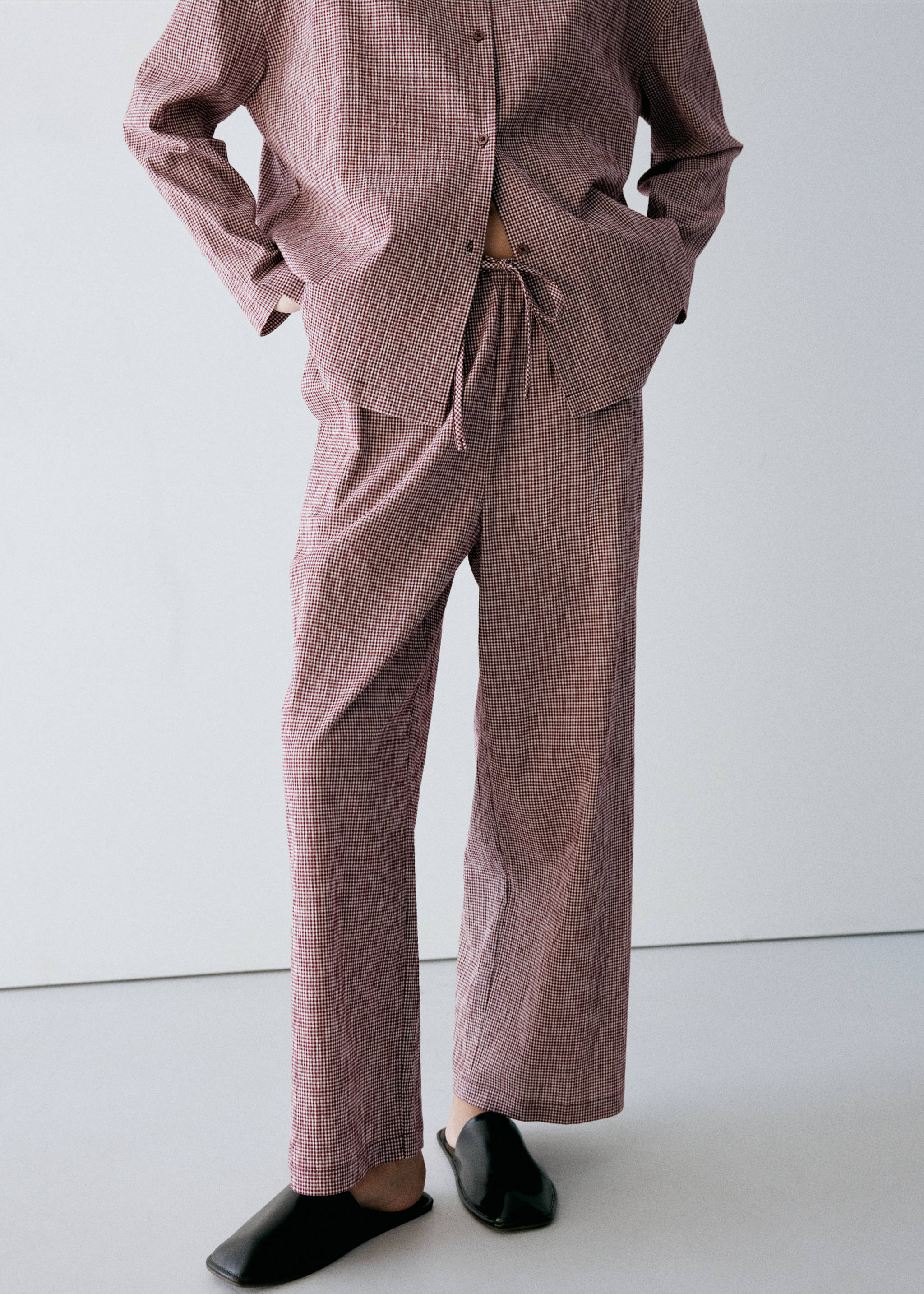 Burgundy micro-gingham pyjama set featuring a button-up shirt and straight-leg trousers., Burgundy. Ref: 37092948-00.