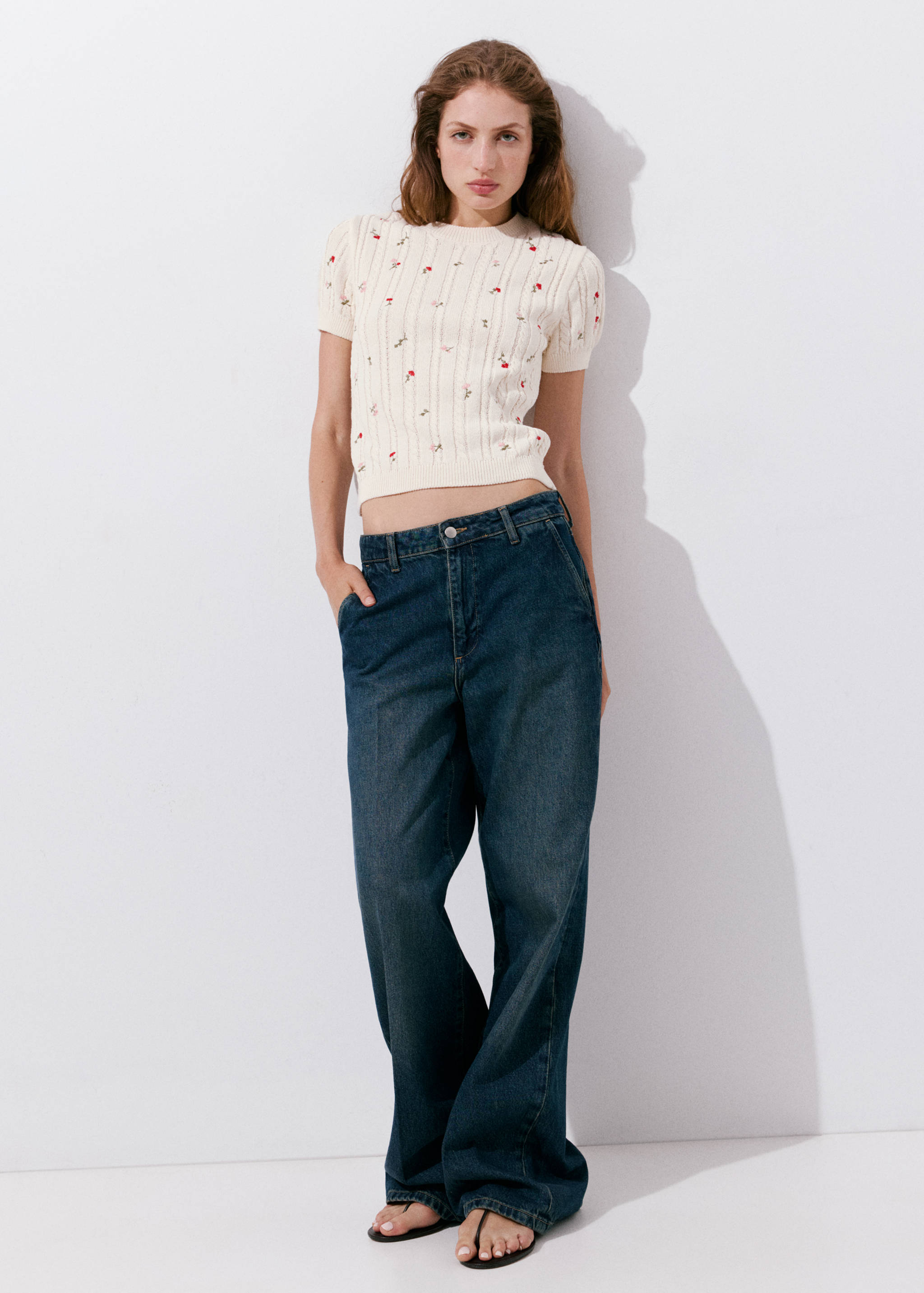 Ribbed jersey with floral embroidery - General plane