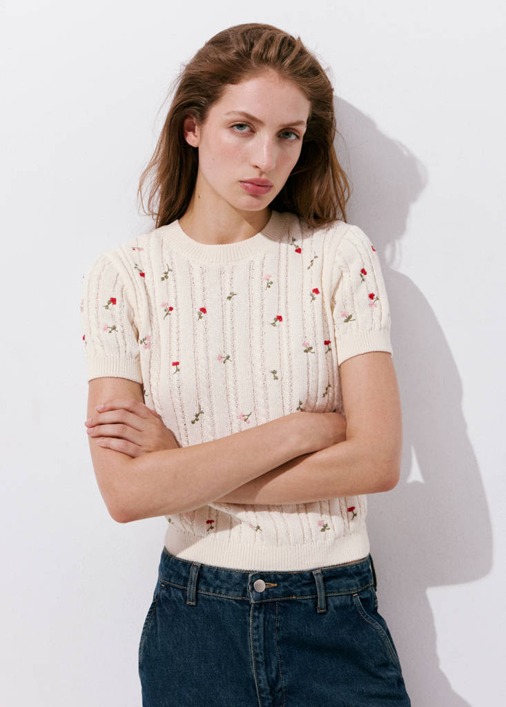 Ribbed jersey with floral embroidery — Ecru