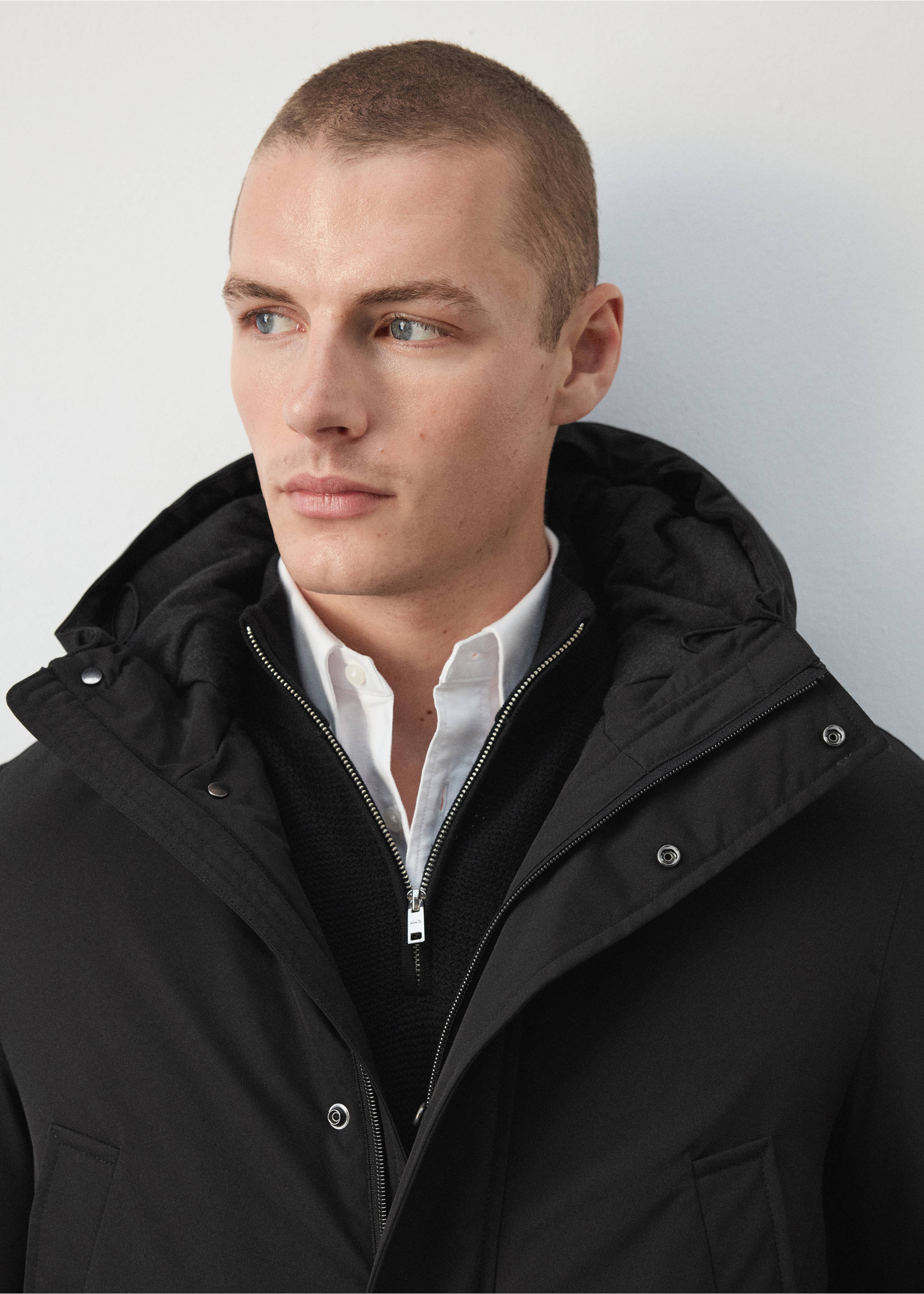Parka water-repellent bolsillos - Detalle del artículo 1, Negro. Ref: 37093273-00.