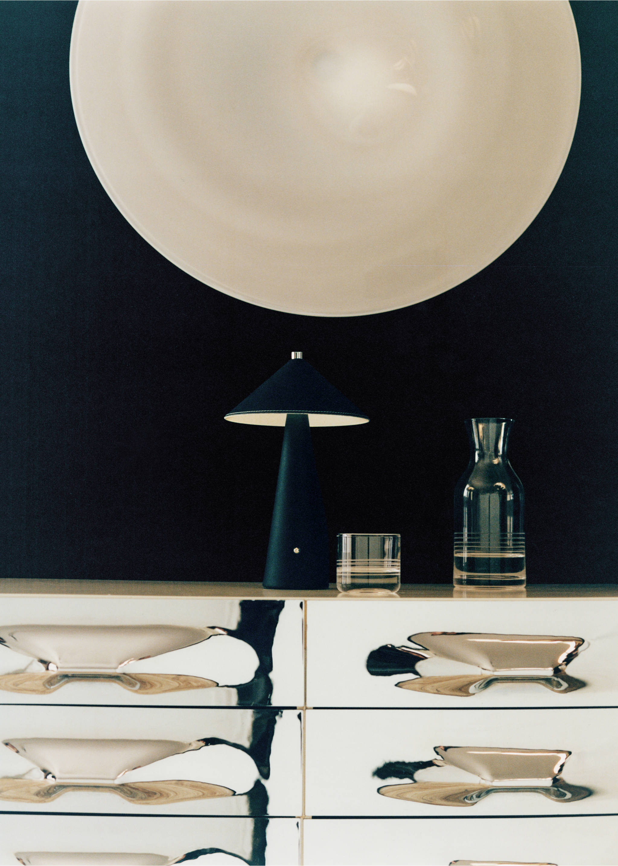 Striped glass bottle - Details of the article 5, Black. Ref: 37093285-00.