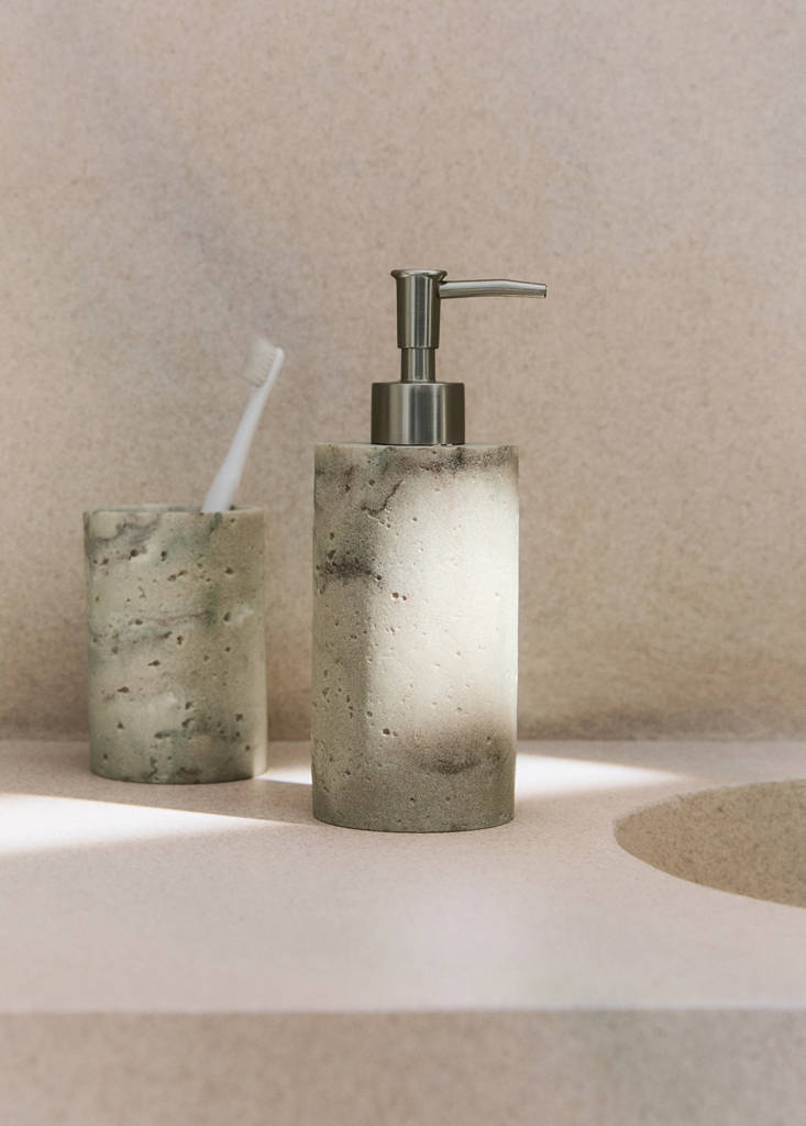 Travertine-effect resin soap dispenser — Sand