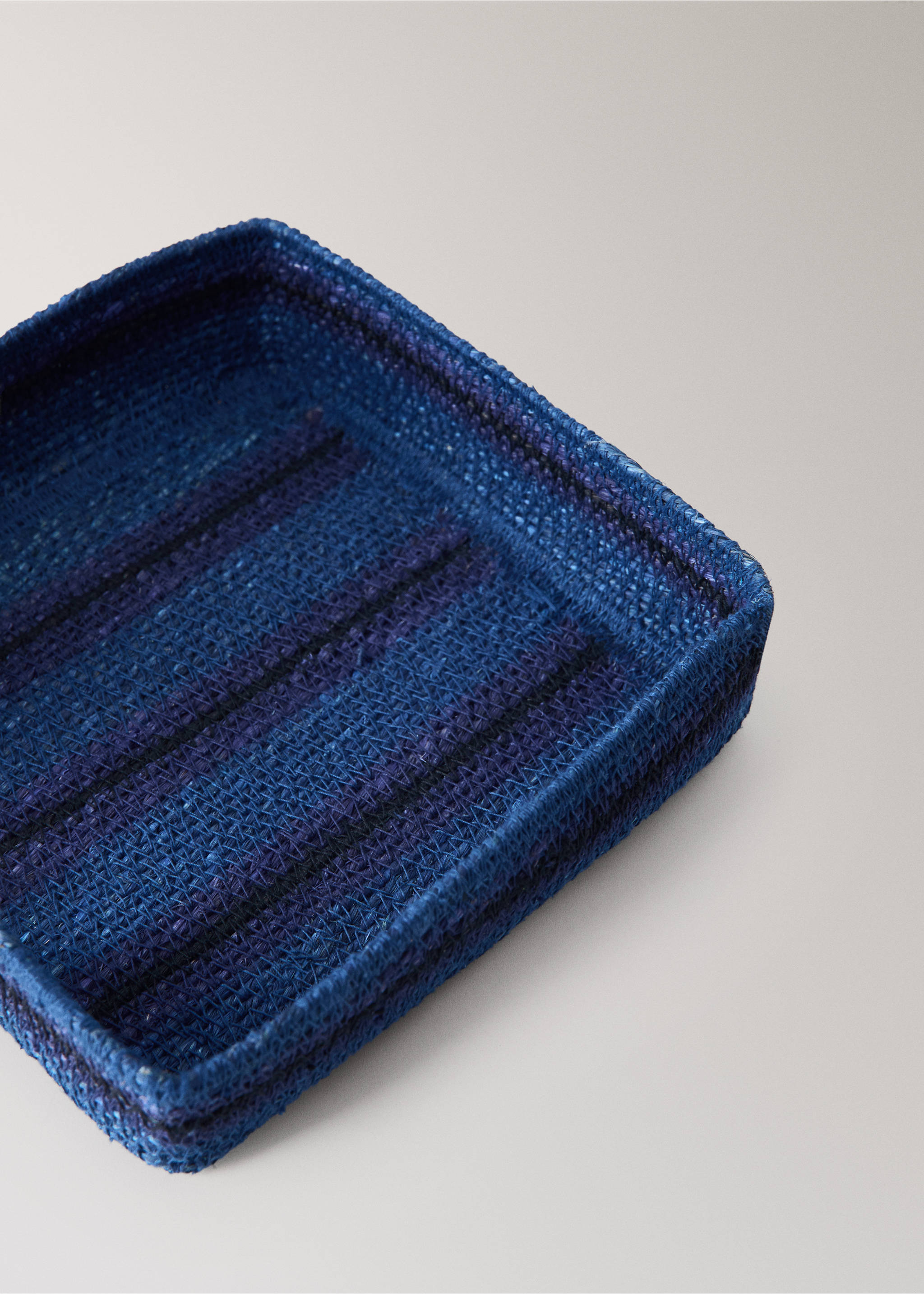 Seagrass Napkin Holder - Details of the article 1, Vibrant blue. Ref: 37093293-00.