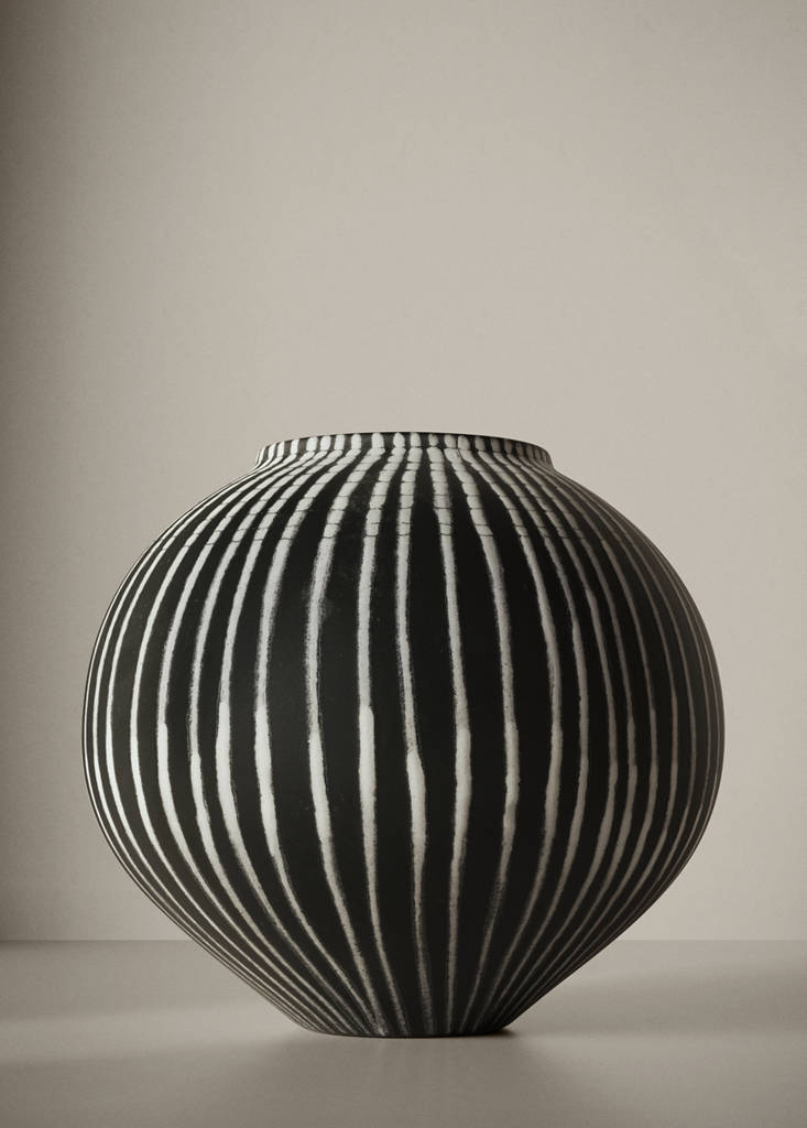 Striped ceramic vase — Black