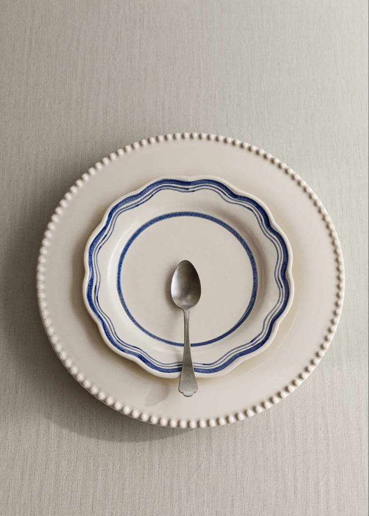 Small hand-painted stoneware dinner plate — Blue
