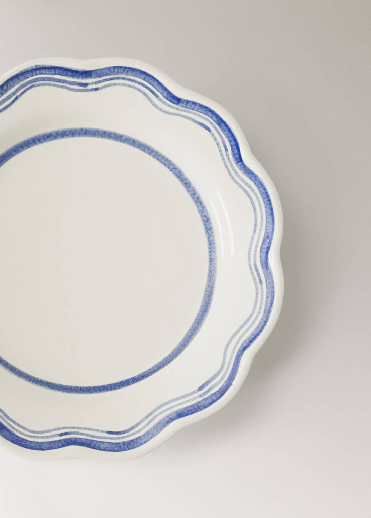 Small hand-painted stoneware dinner plate — Blue