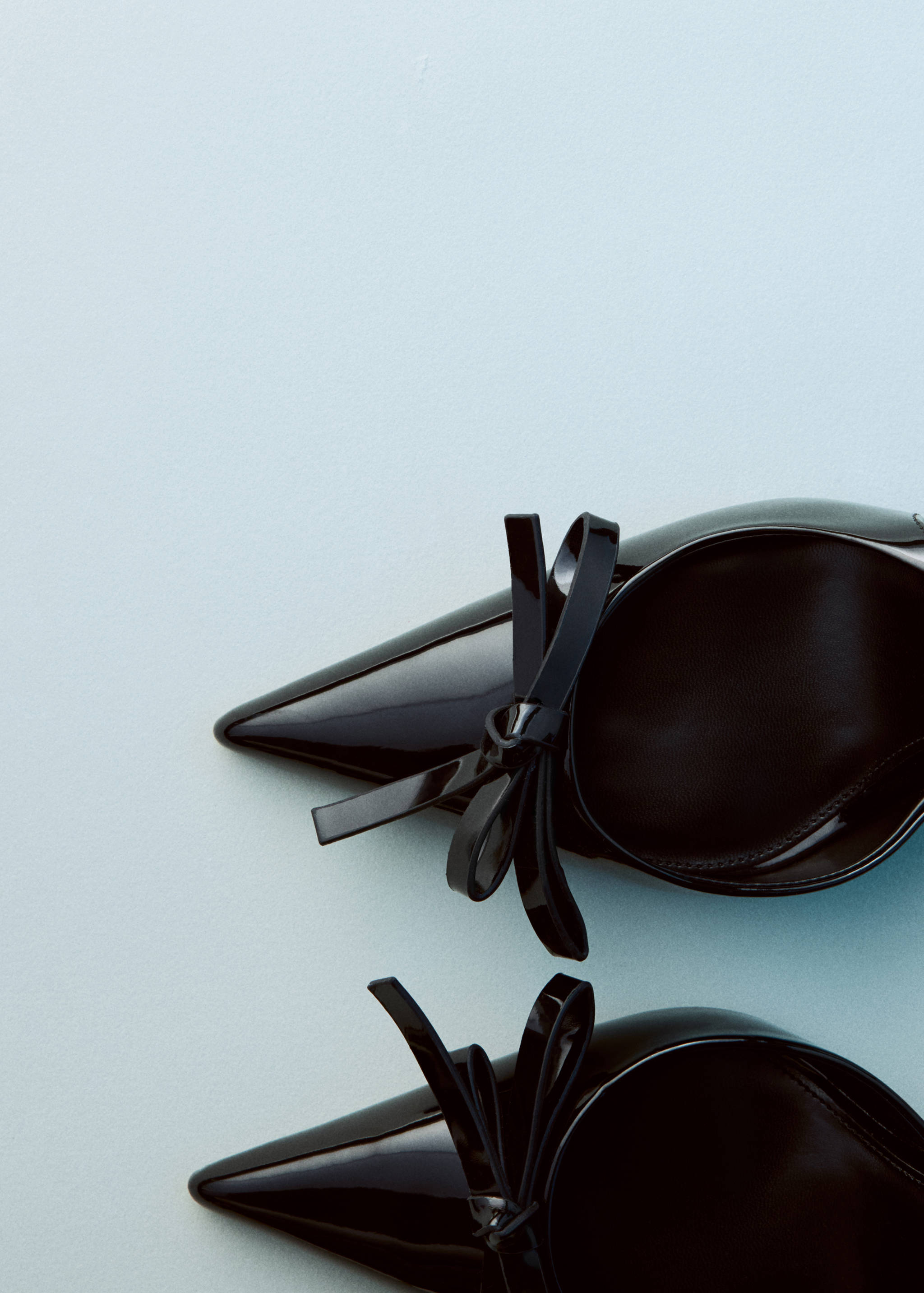 Patent leather bow high heel shoe - Details of the article 5
