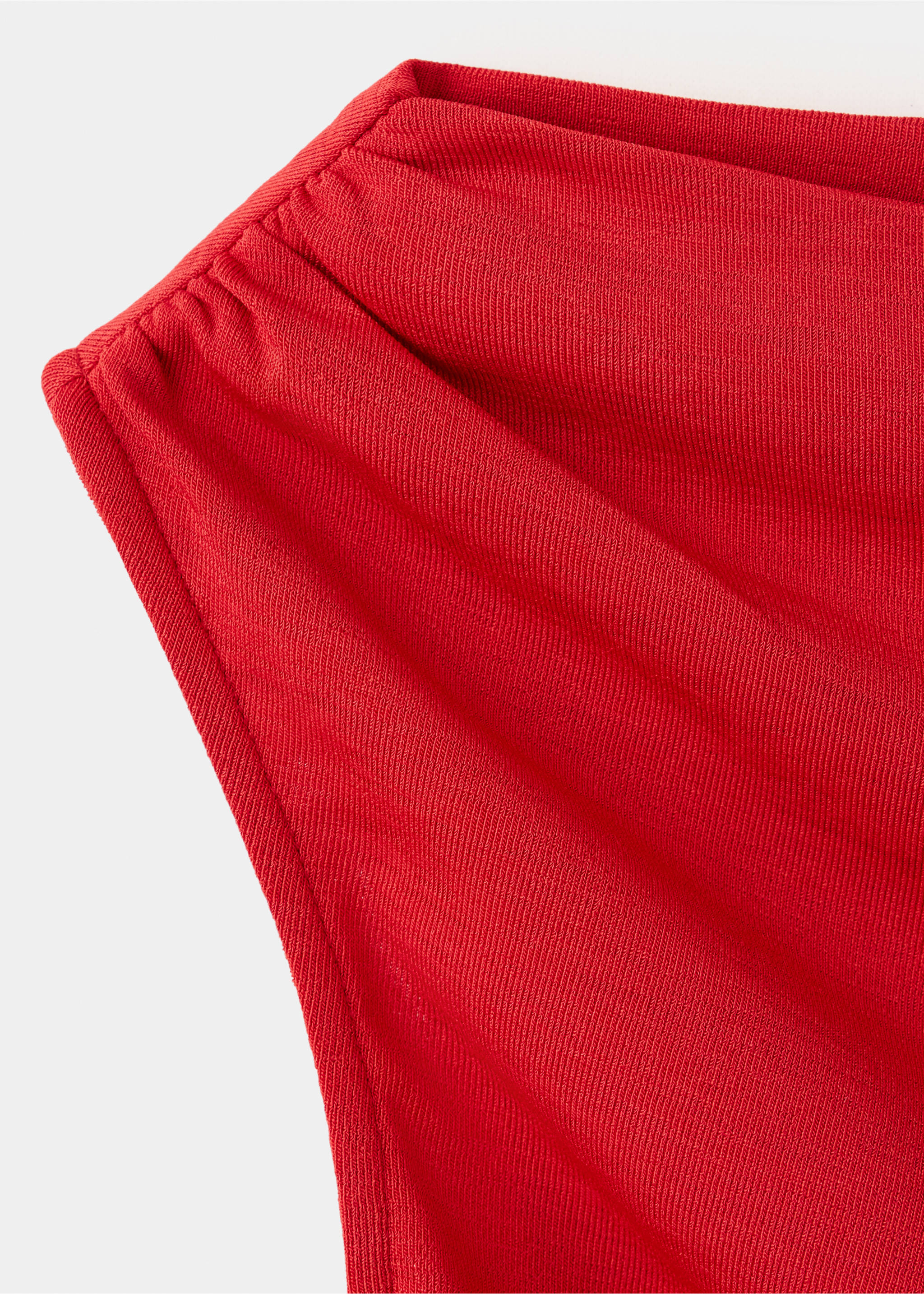 Asymmetric ruched top - Details of the article 8, Red. Ref: 37093320-00.