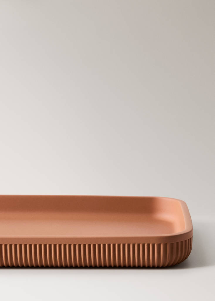 Striped resin bath tray — Ochre