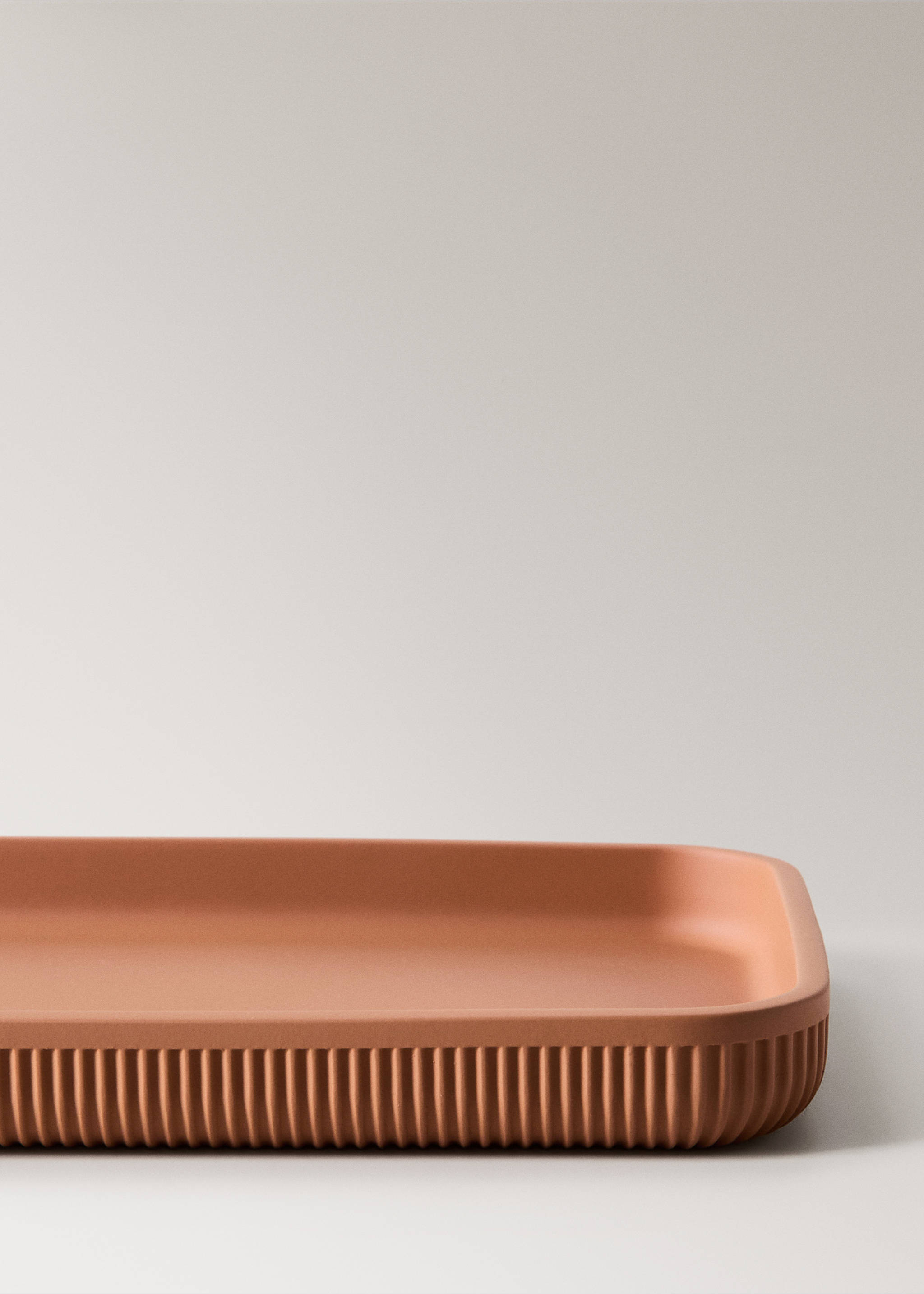 Striped resin bath tray - Details of the article 2, Ochre. Ref: 37093859-00.