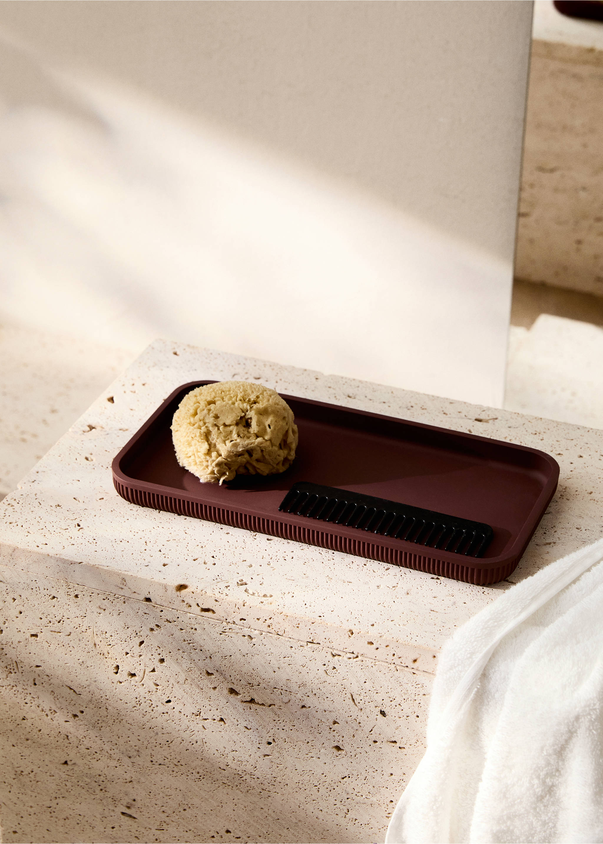 Striped resin bath tray - General plane, Maroon. Ref: 37093859-00.