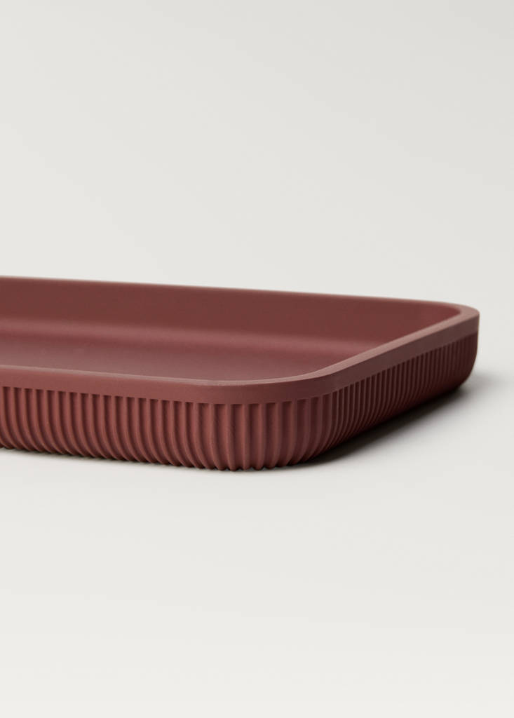 Striped resin bath tray — Maroon