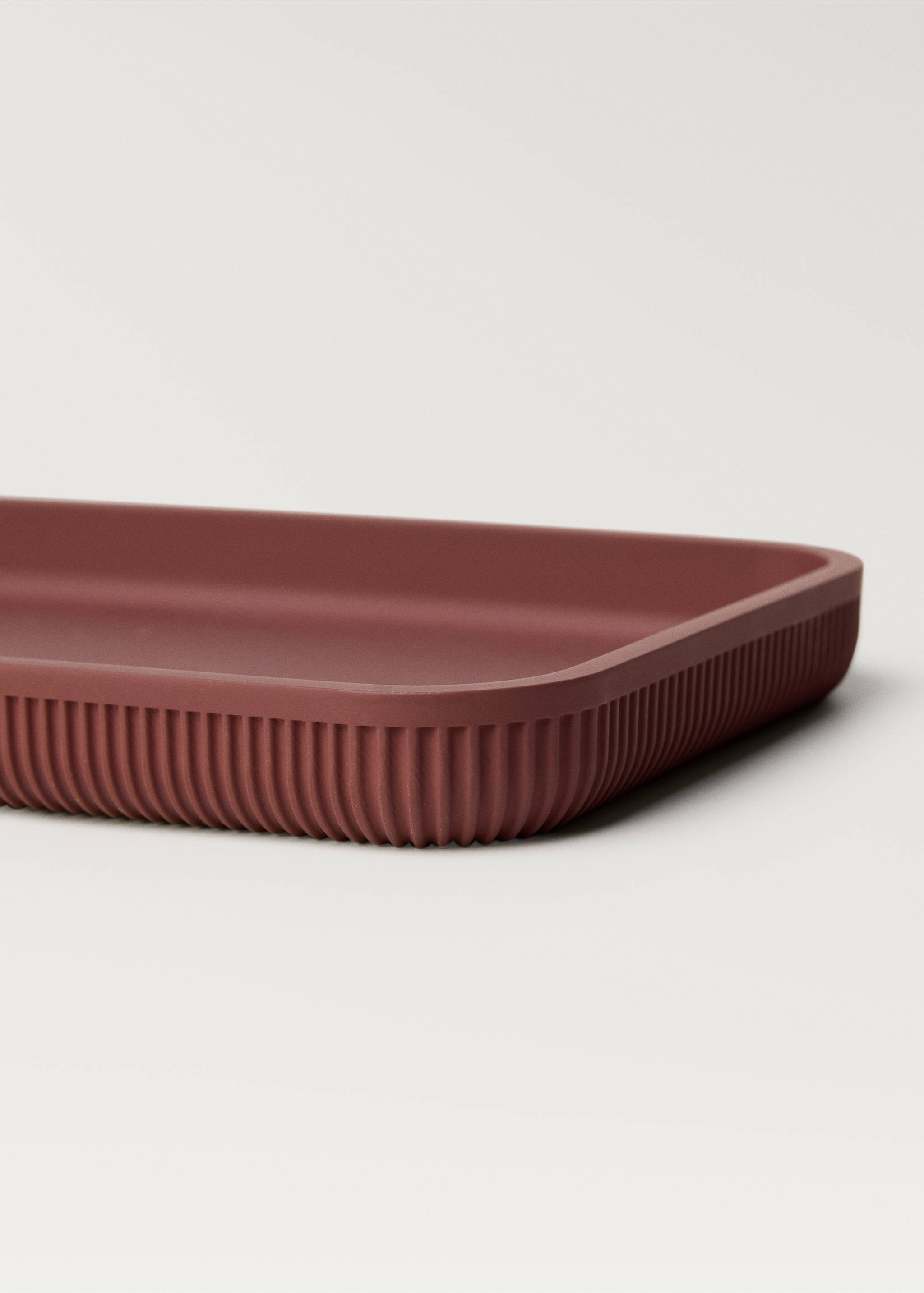 Striped resin bath tray - Details of the article 1, Maroon. Ref: 37093859-00.