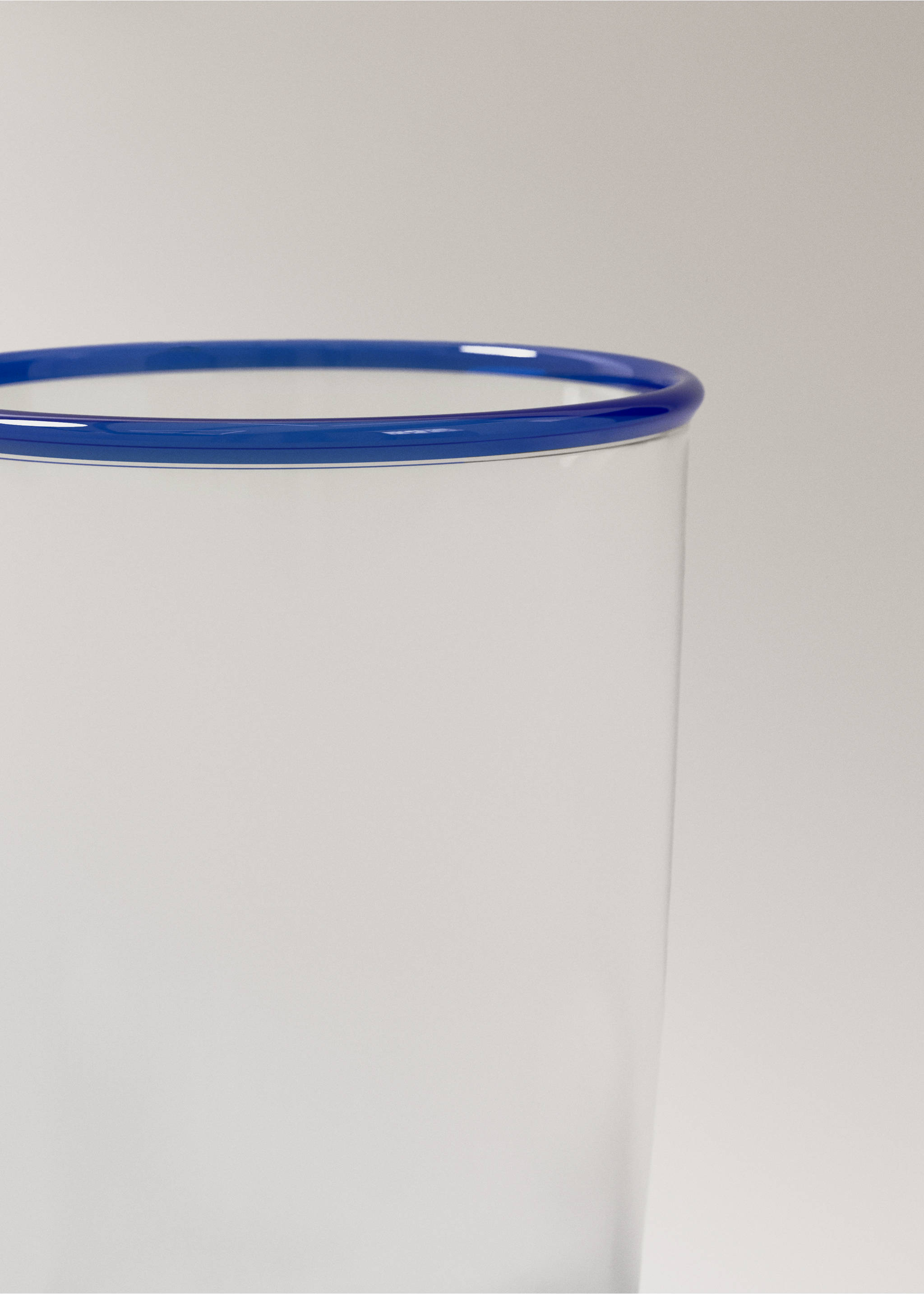 Borosilicate glass with coloured rim - Details of the article 1, Vibrant blue. Ref: 37093873-00.