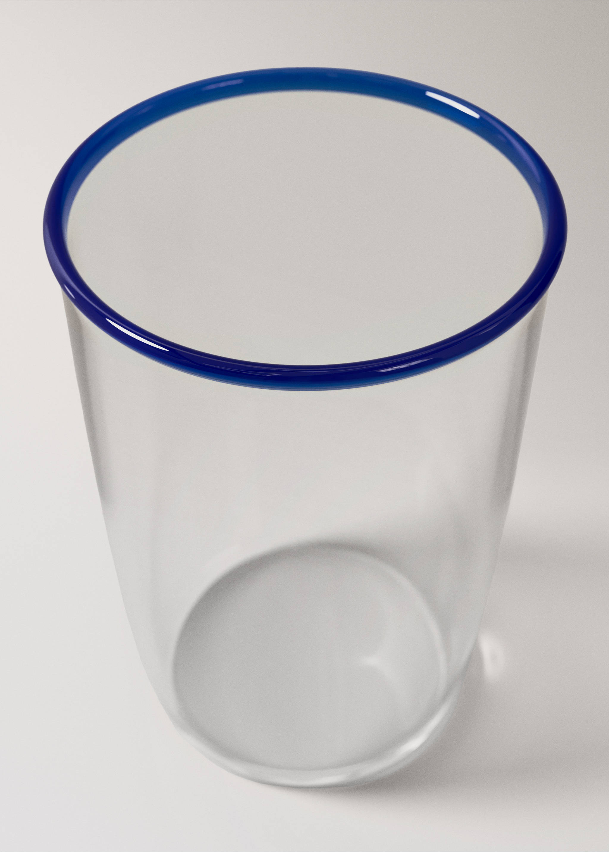 Borosilicate glass with coloured rim - Details of the article 2, Vibrant blue. Ref: 37093873-00.