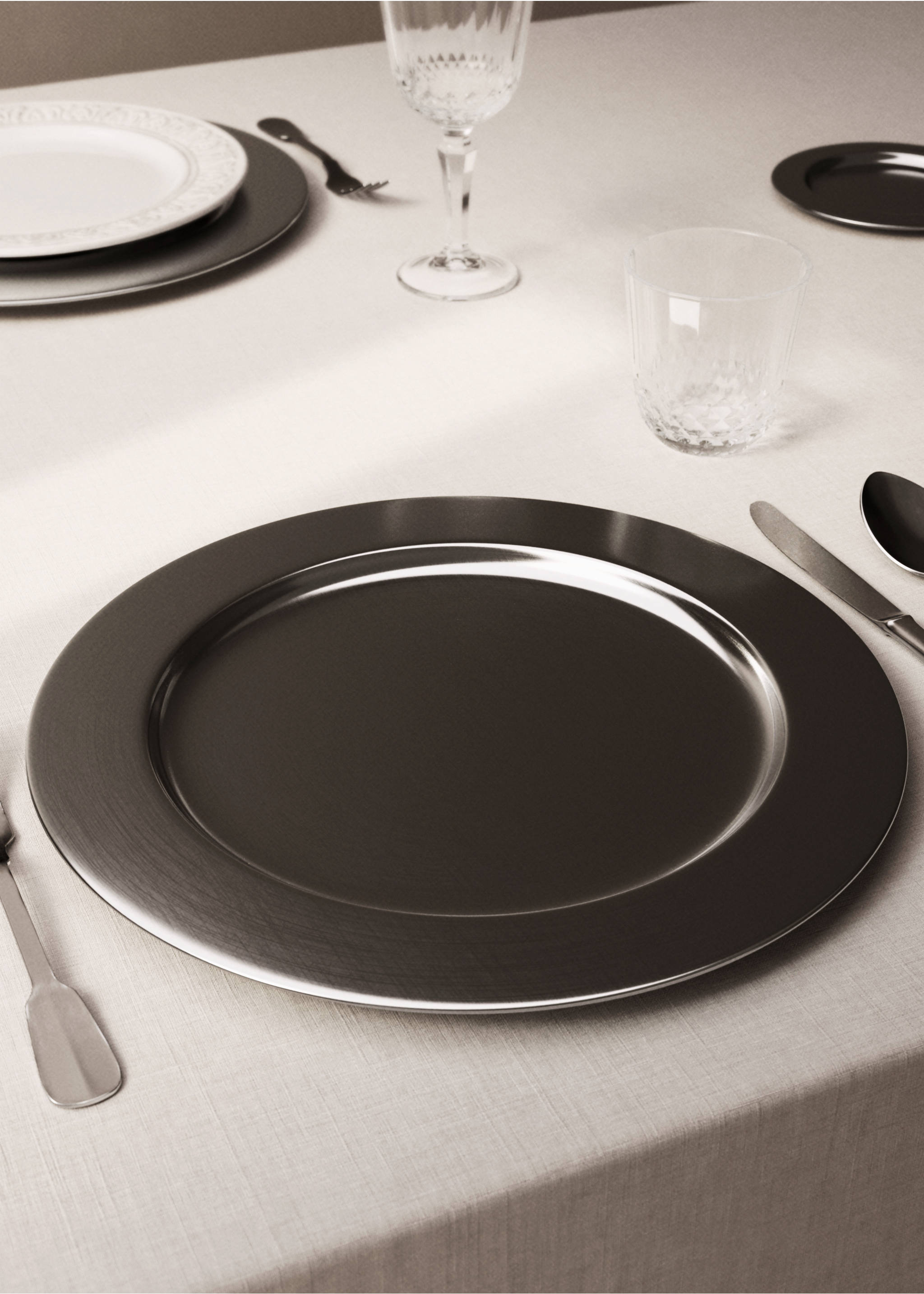 Matte stainless steel charger plate - General plane, Silver. Ref: 37093875-00.