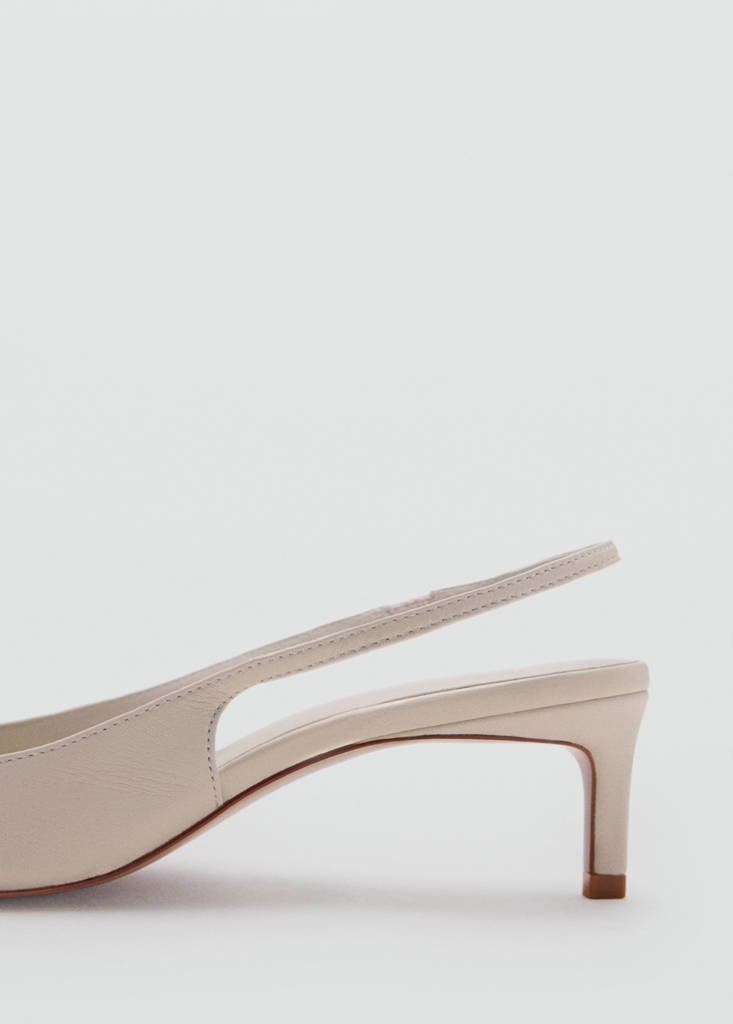 Pointed toe leather shoes — Ecru
